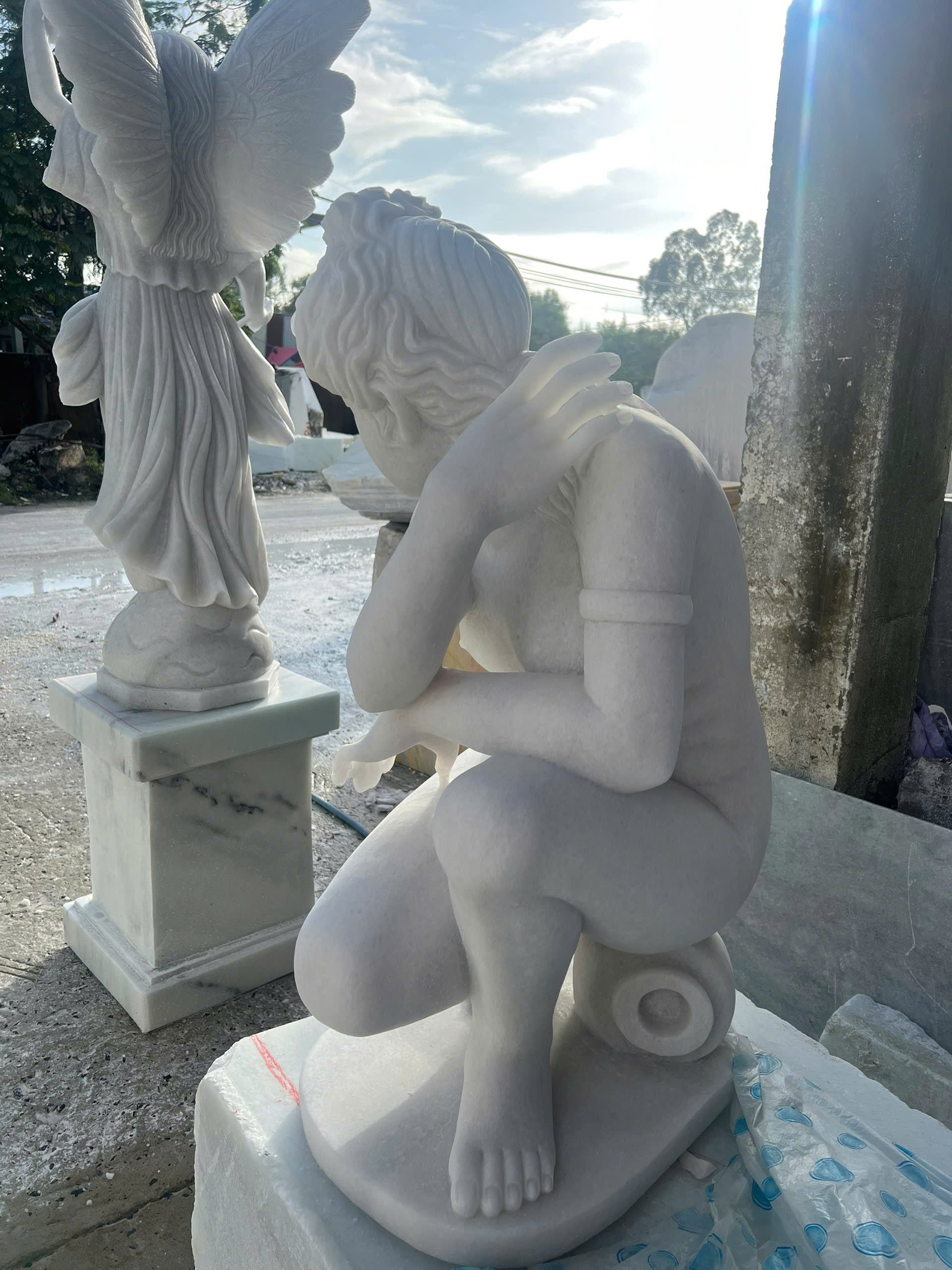 Crouching Venus – Classical Marble Goddess Sculpture