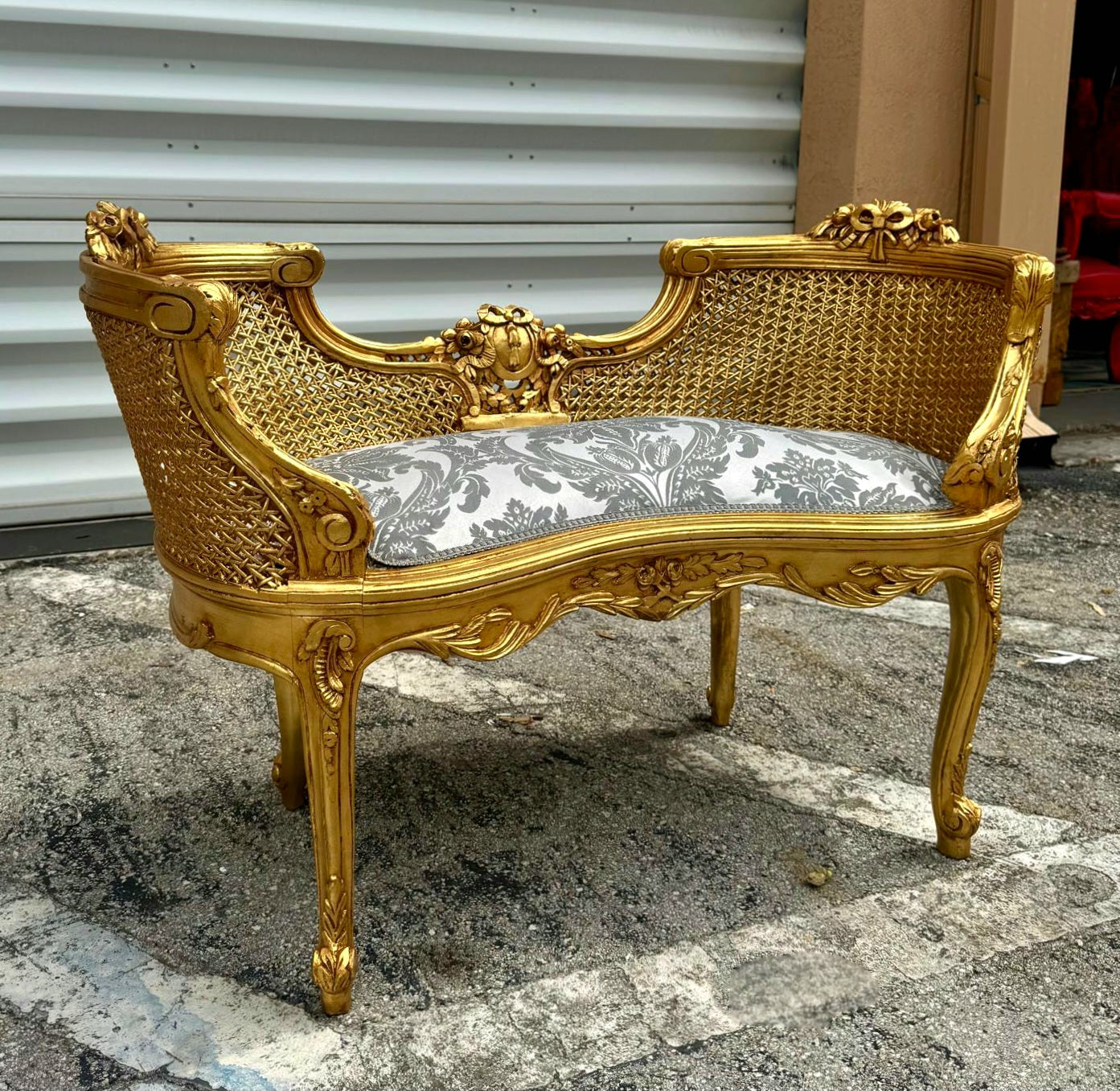 Bench White and Gray Damask French Style Gold Details Rococo Baroque Furniture