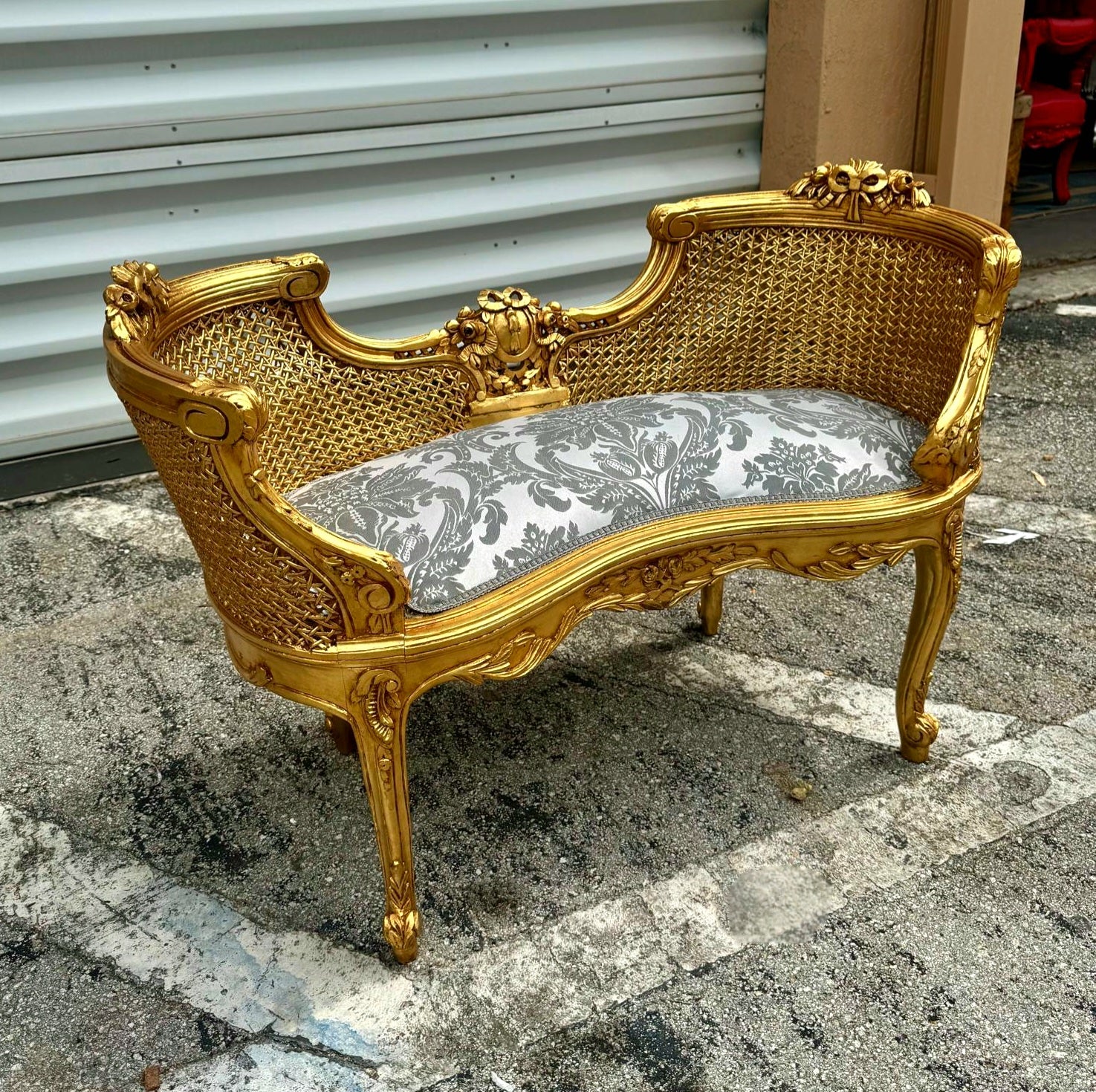 Bench White and Gray Damask French Style Gold Details Rococo Baroque Furniture