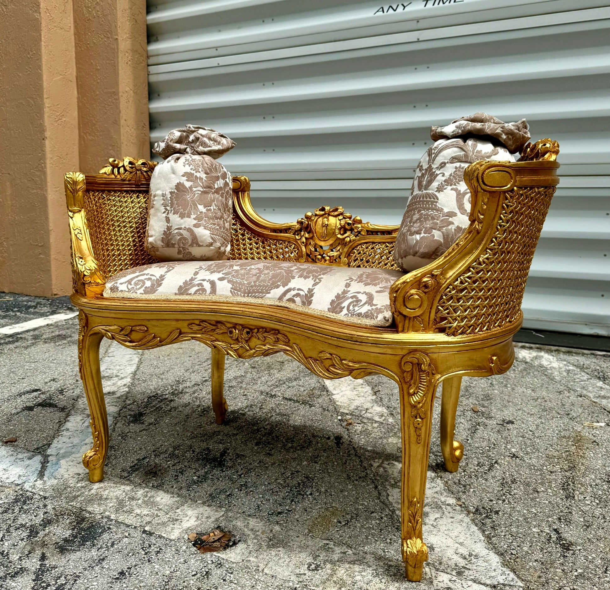 Bench Light Brown Damask French Style Gold Details Rococo Baroque Furniture