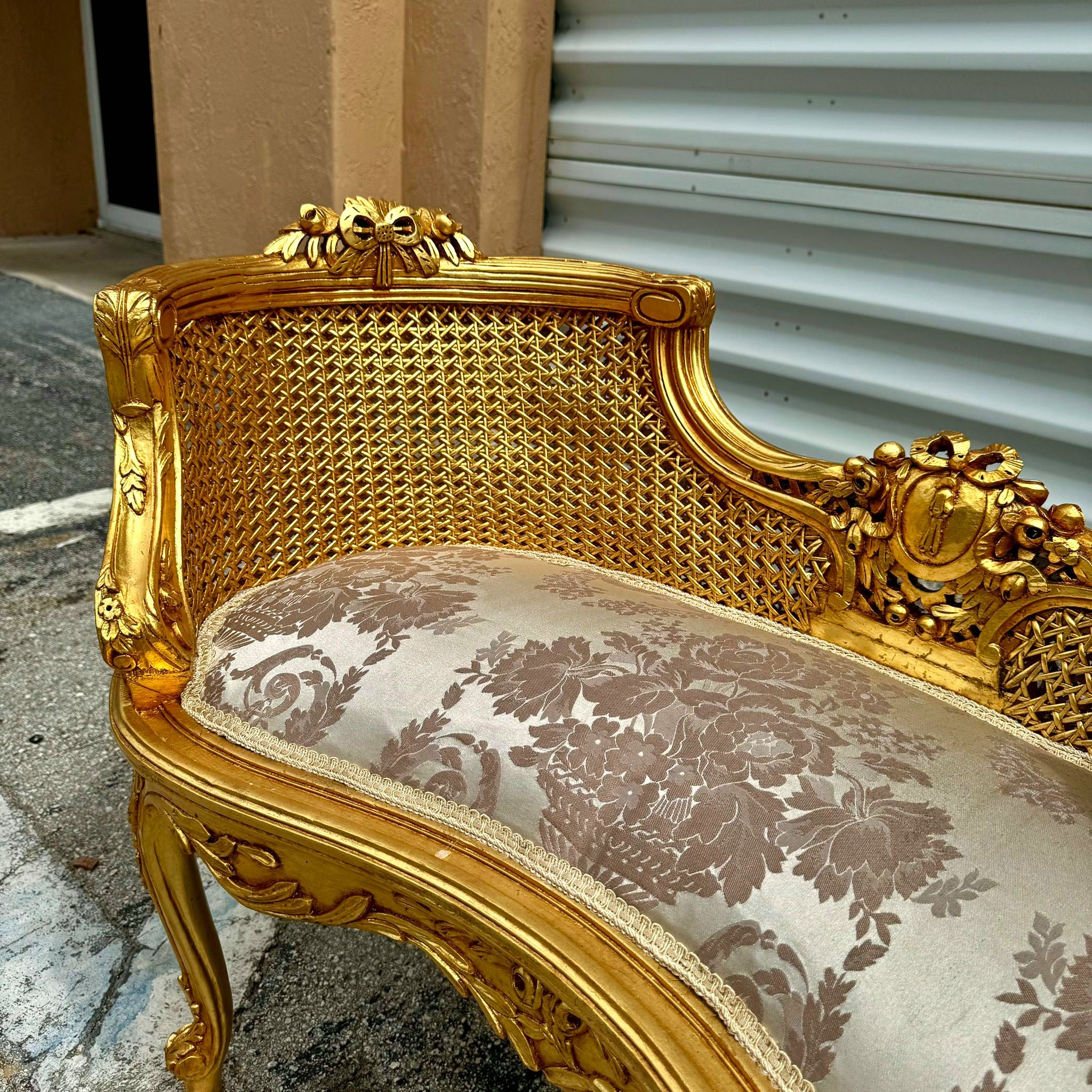 Bench Light Brown Damask French Style Gold Details Rococo Baroque Furniture