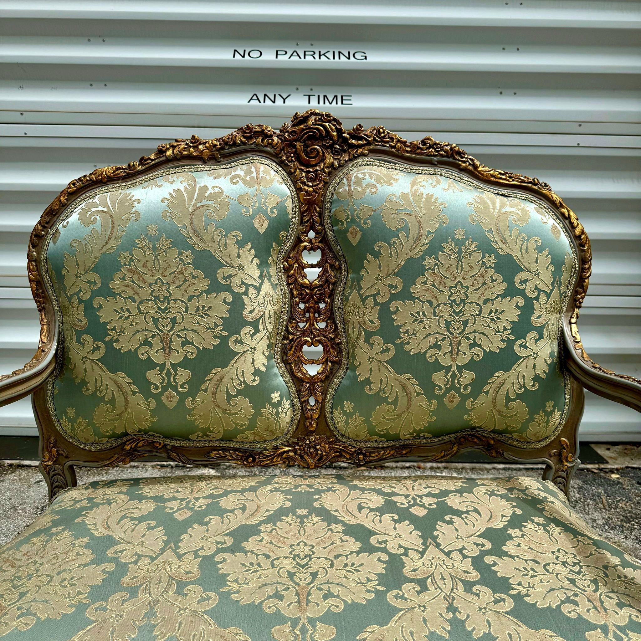 Baroque Style Hight-Back Settee Sky Blue Color and Gold Leaf Details Furniture