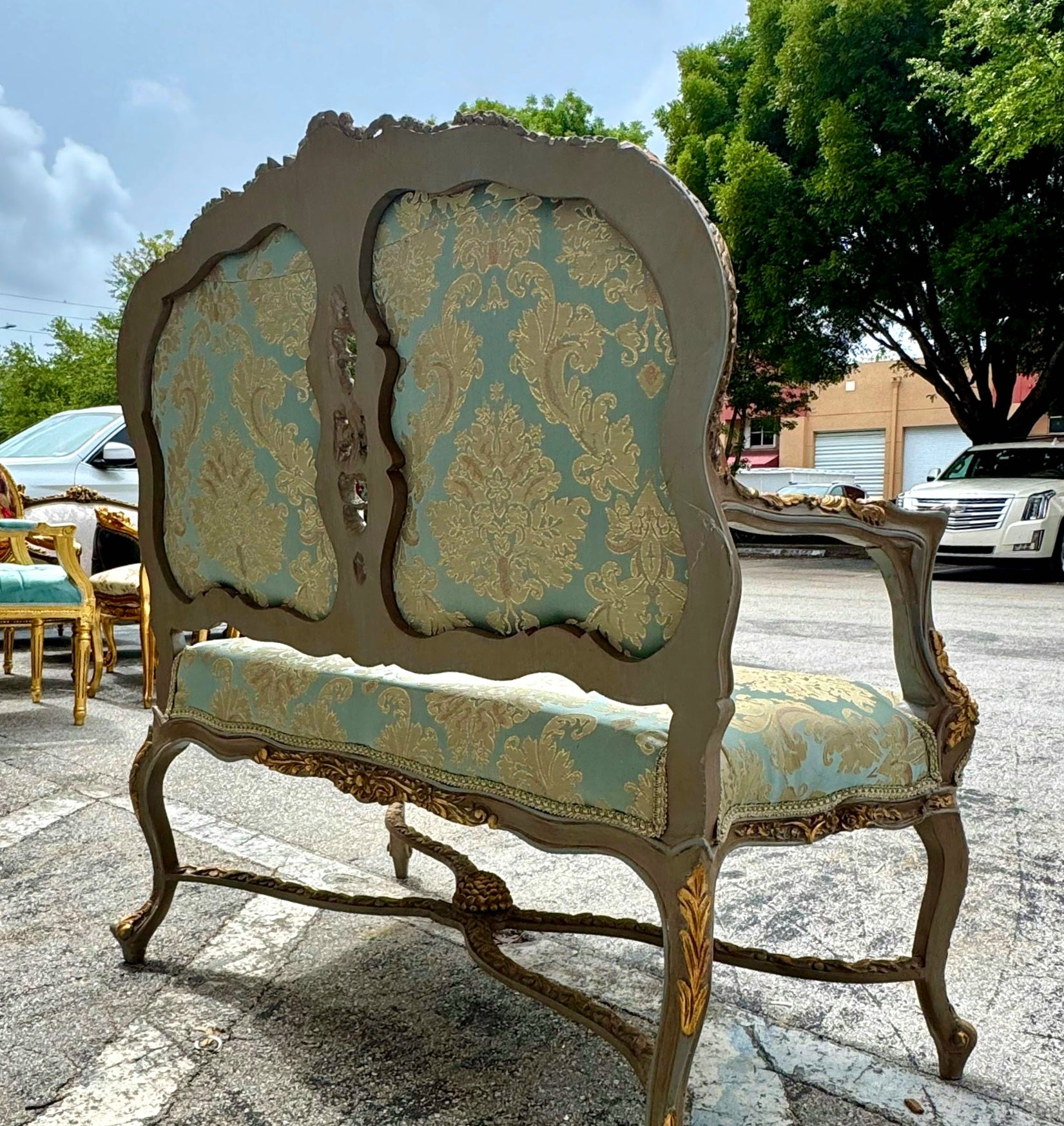 Baroque Style Hight-Back Settee Sky Blue Color and Gold Leaf Details Furniture