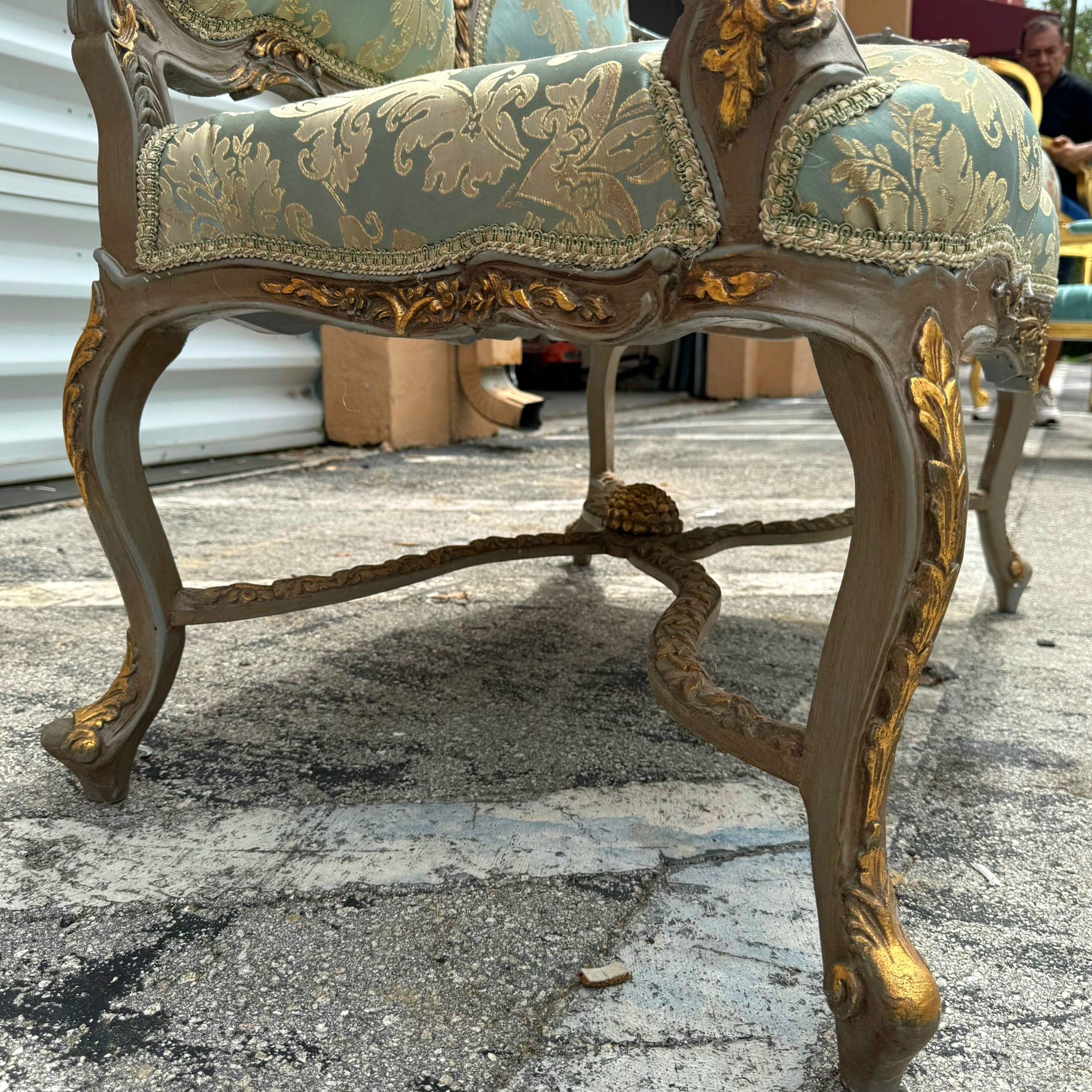 Baroque Style Hight-Back Settee Sky Blue Color and Gold Leaf Details Furniture