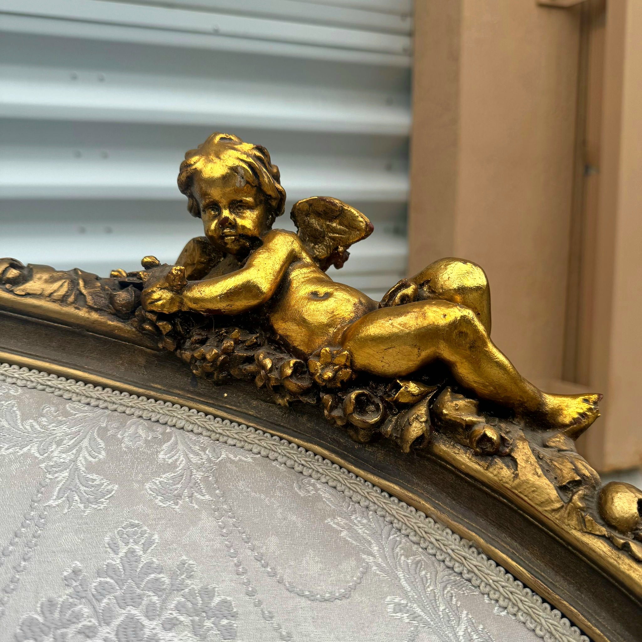 Romantic Sofa French Style White and Beige Damask Fabri Rococo Furniture