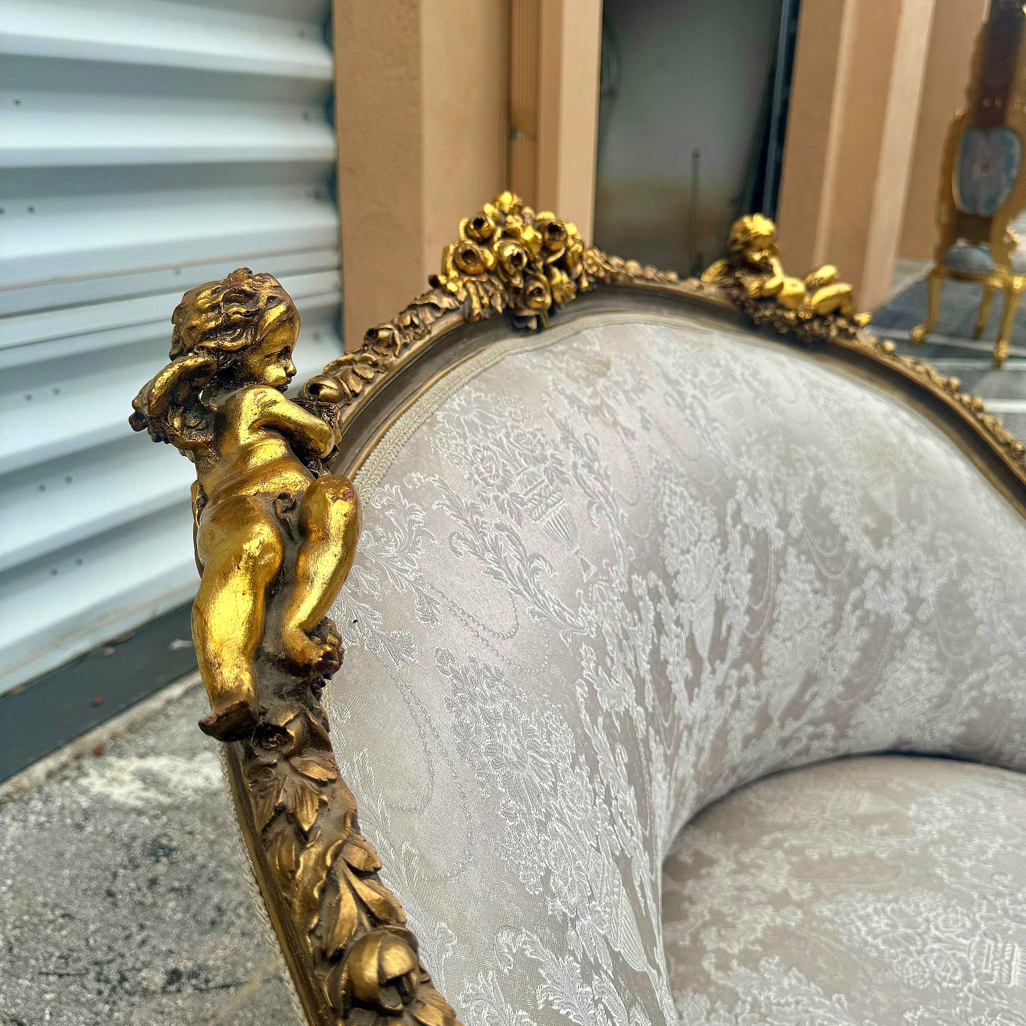 Romantic Sofa French Style White and Beige Damask Fabri Rococo Furniture