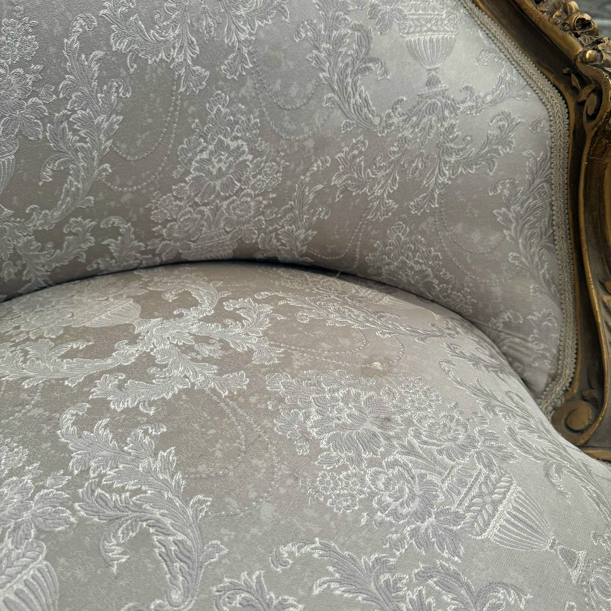 Romantic Sofa French Style White and Beige Damask Fabri Rococo Furniture