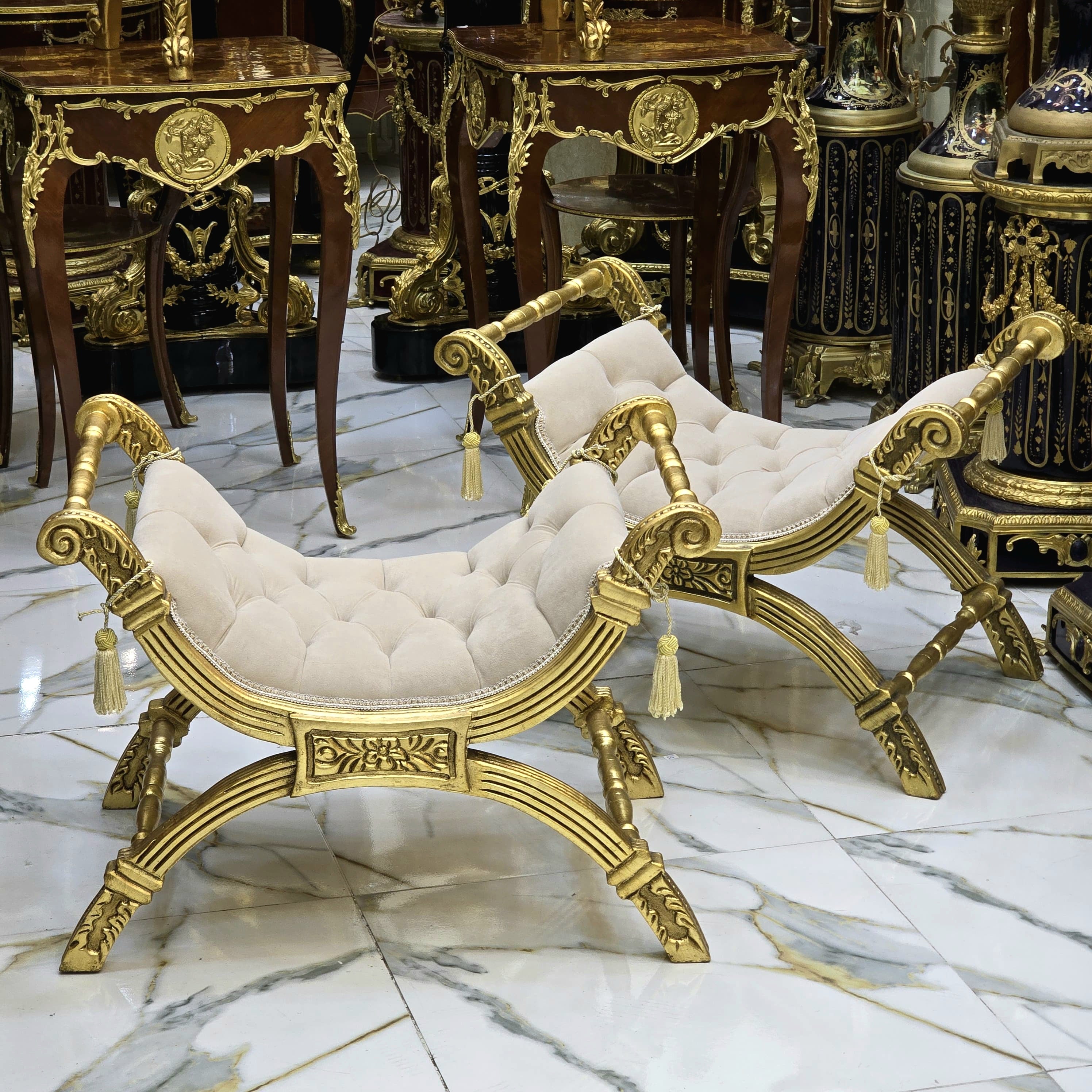 Baroque Style Bench – Beige White Tufted Velvet Upholstery with Gold Leaf Details