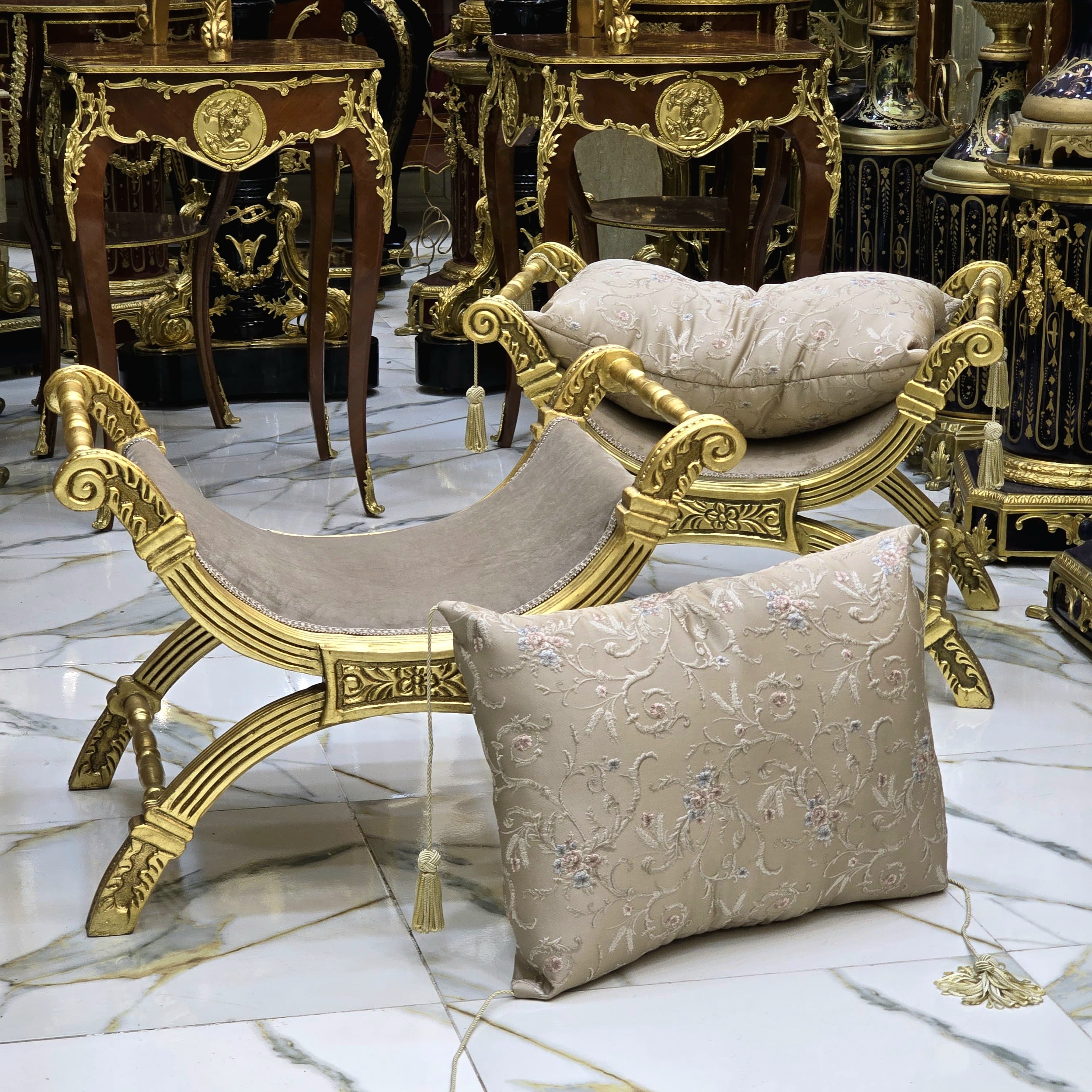 Small Baroque Style Bench – Light Brown Damask Upholstery with Gold Leaf Details