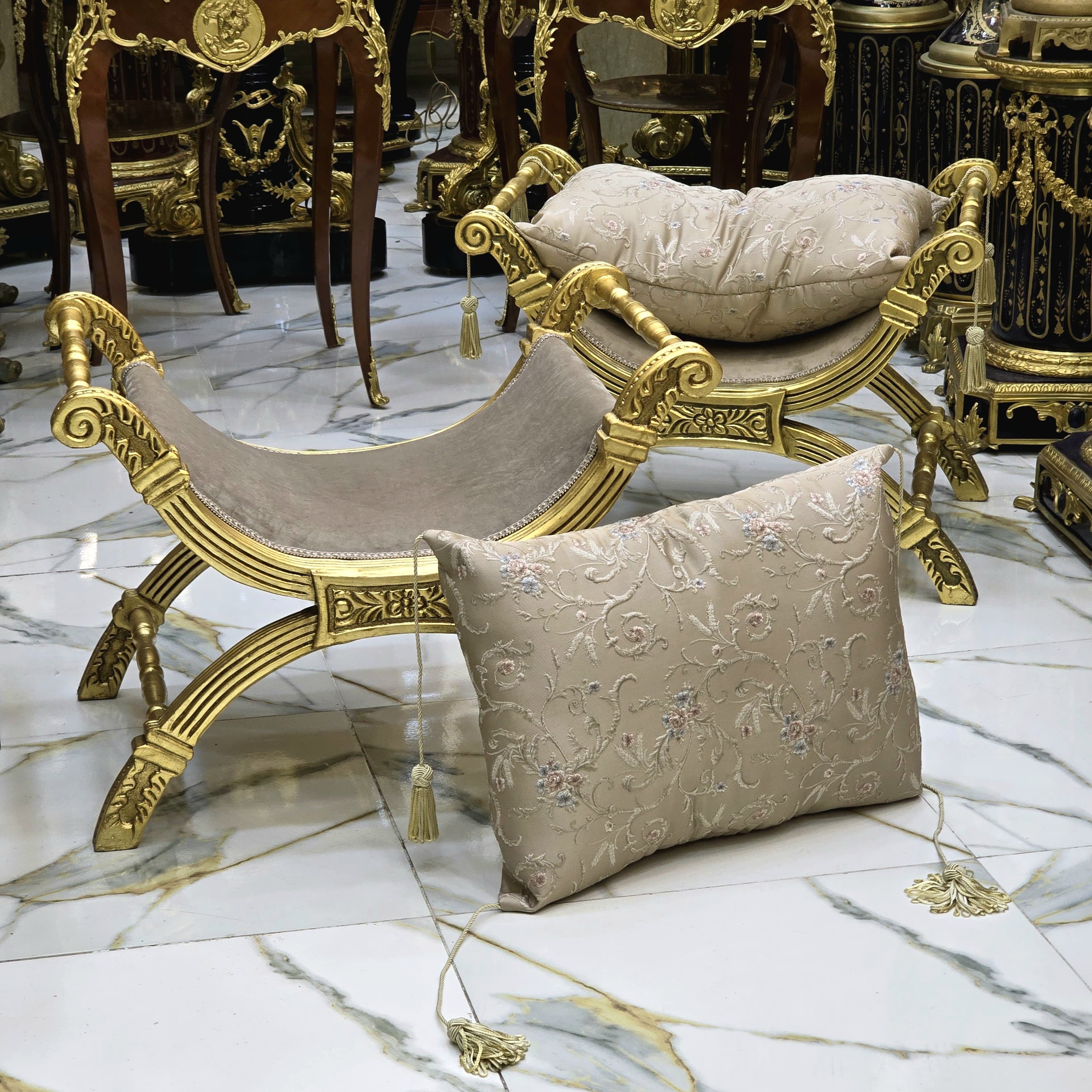 Small Baroque Style Bench – Light Brown Damask Upholstery with Gold Leaf Details