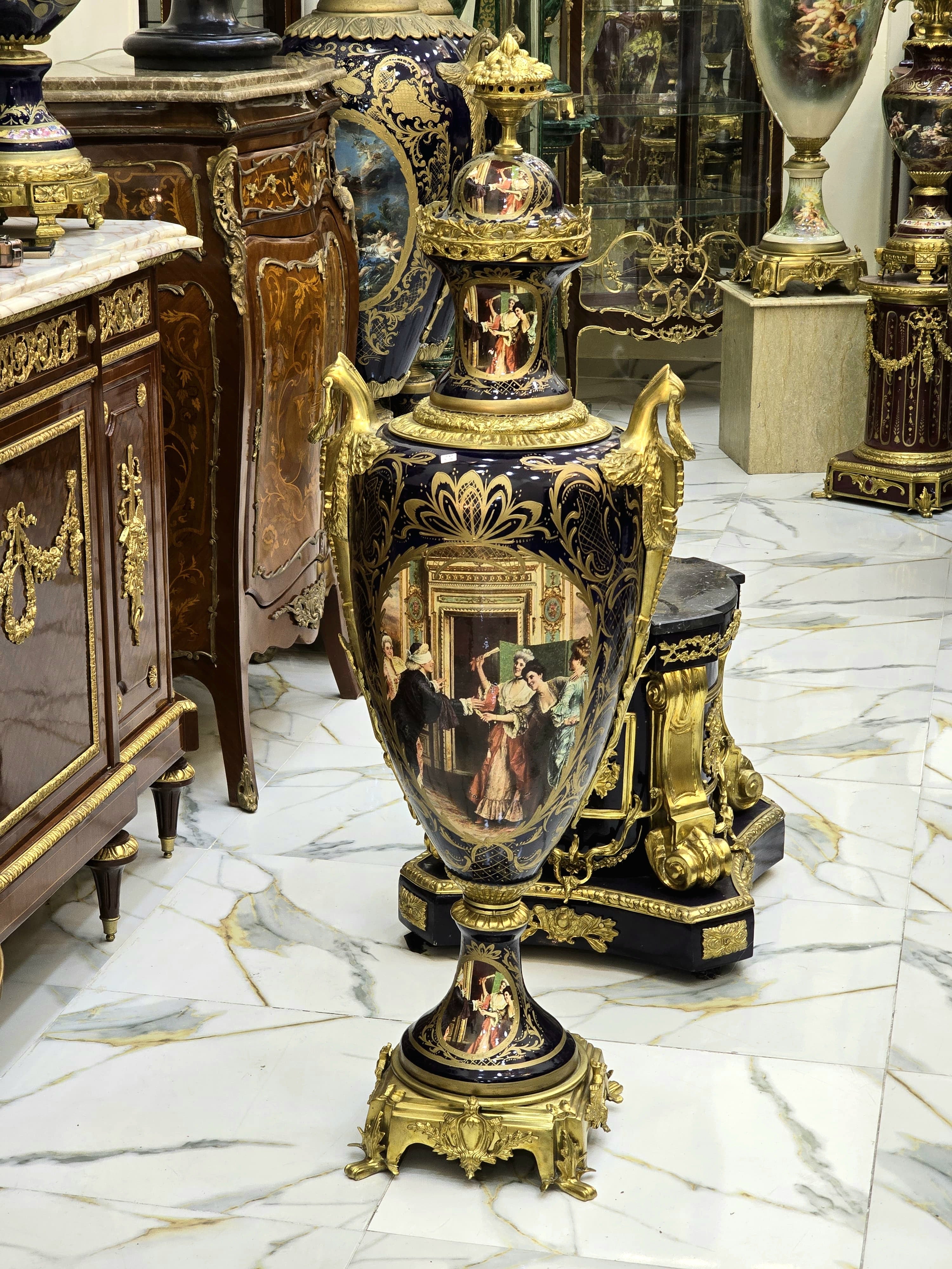 Black Porcelain Vase with Gold Leaf Details & Romantic Courting Scene – French Style Ornate Decorative Vase