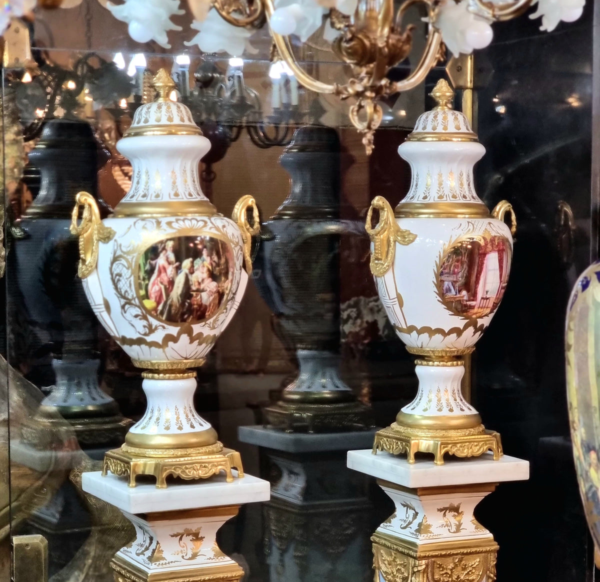 The Gilded Court – French-Inspired White Porcelain Vase with Matching Decorative Pedestal, Painted Scenes & Gold Leaf Details