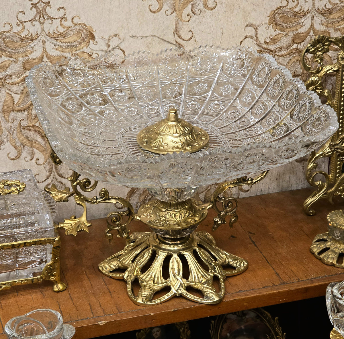 The Gilded Crystal Embrace – French-Inspired Cut Crystal Centerpiece with Sculptural Gold Scrollwork