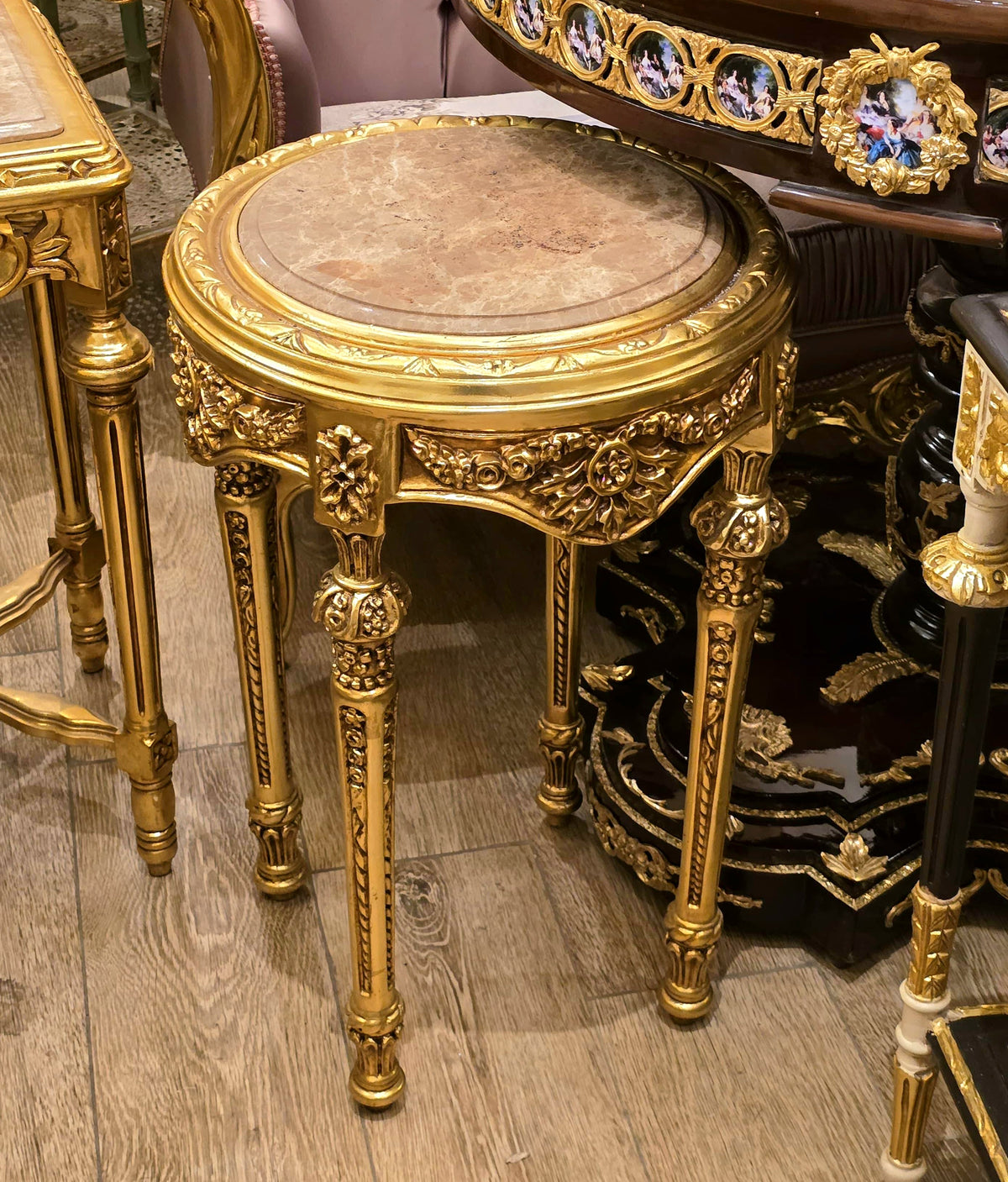 Italian Neoclassical Accent Table – Beige Marble Top with Intricate Gilded Ornamentation