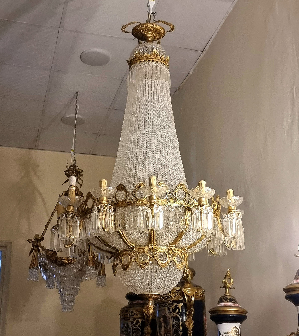 French-Style Crystal Chandelier – Gilded Bronze & Gold Leaf Frame with Cascading Crystal Drops