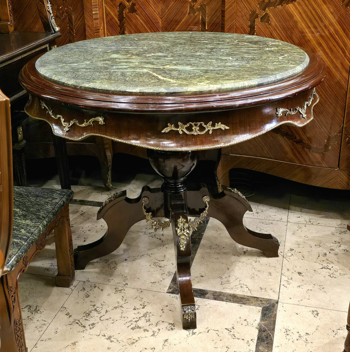 French Neoclassical Round Side Table – Marble Top with Carved Wood & Gilded Accents