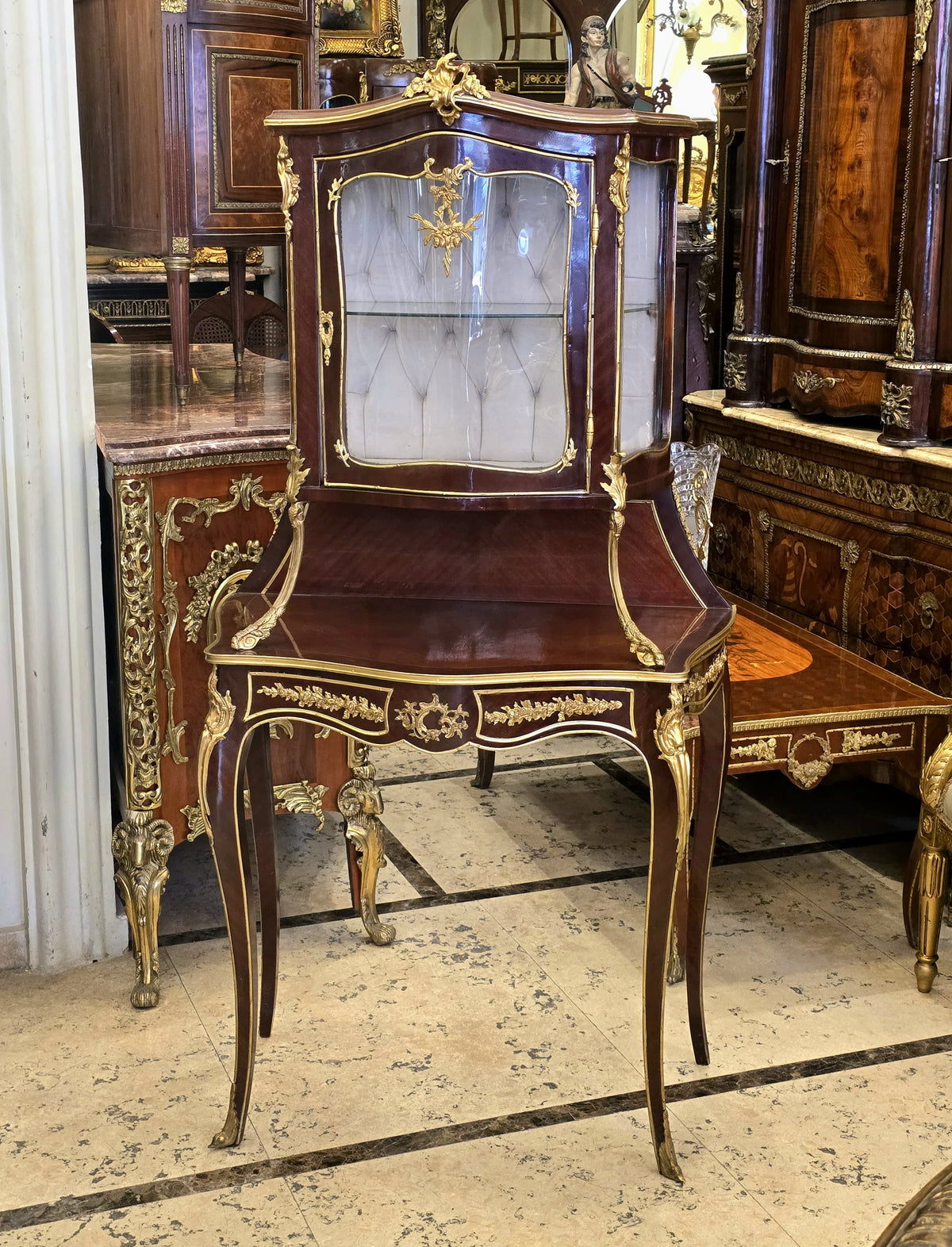 French-Inspired Louis XV Vitrine Cabinet – Gilded Bronze Details, Glass Panels & Display Stand