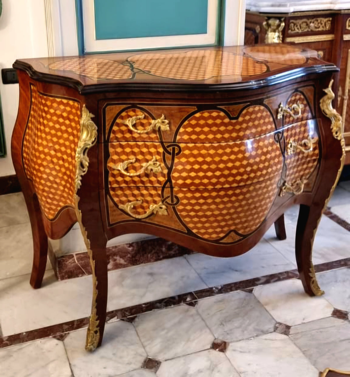 French Rococo Bombe Commode – Rich Wood Marquetry, Gilded Bronze Details & Sculptural Curved Design