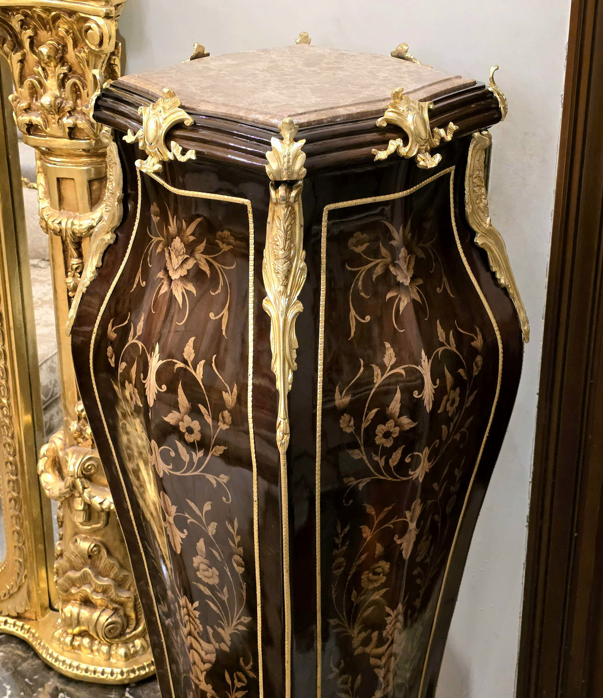 French Louis XV-Style Pedestal Stand – Dark Wood with Floral Marquetry & Gilded Gold Leaf Details