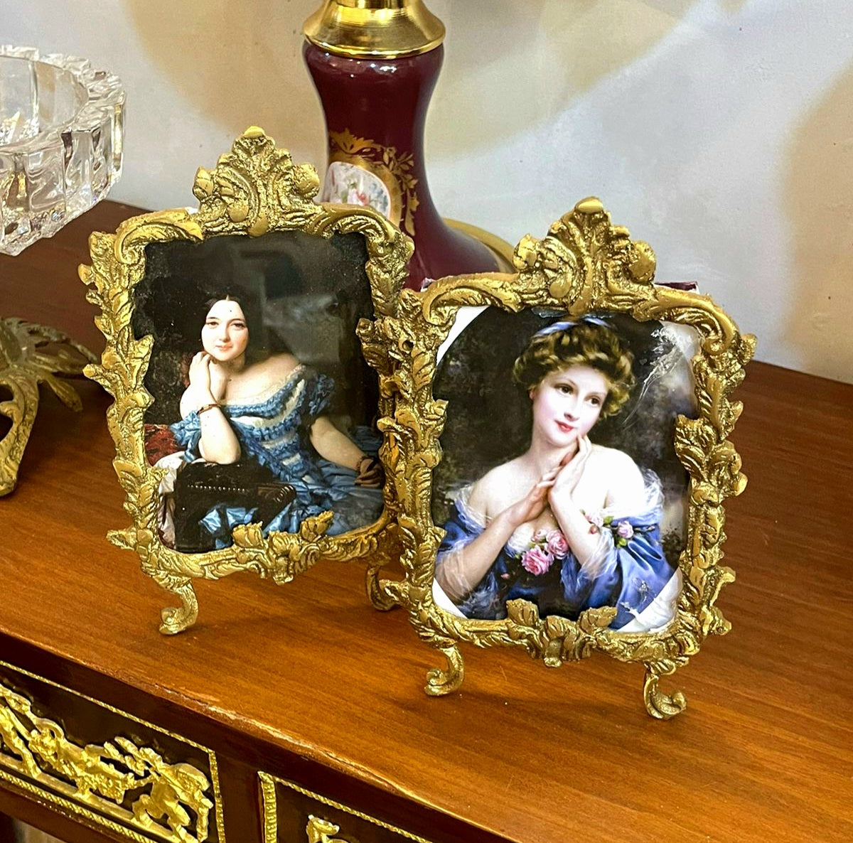 Ornate French-Style Tabletop Portrait – Gilded Gold Leaf Frame with Romantic Woman Portrait