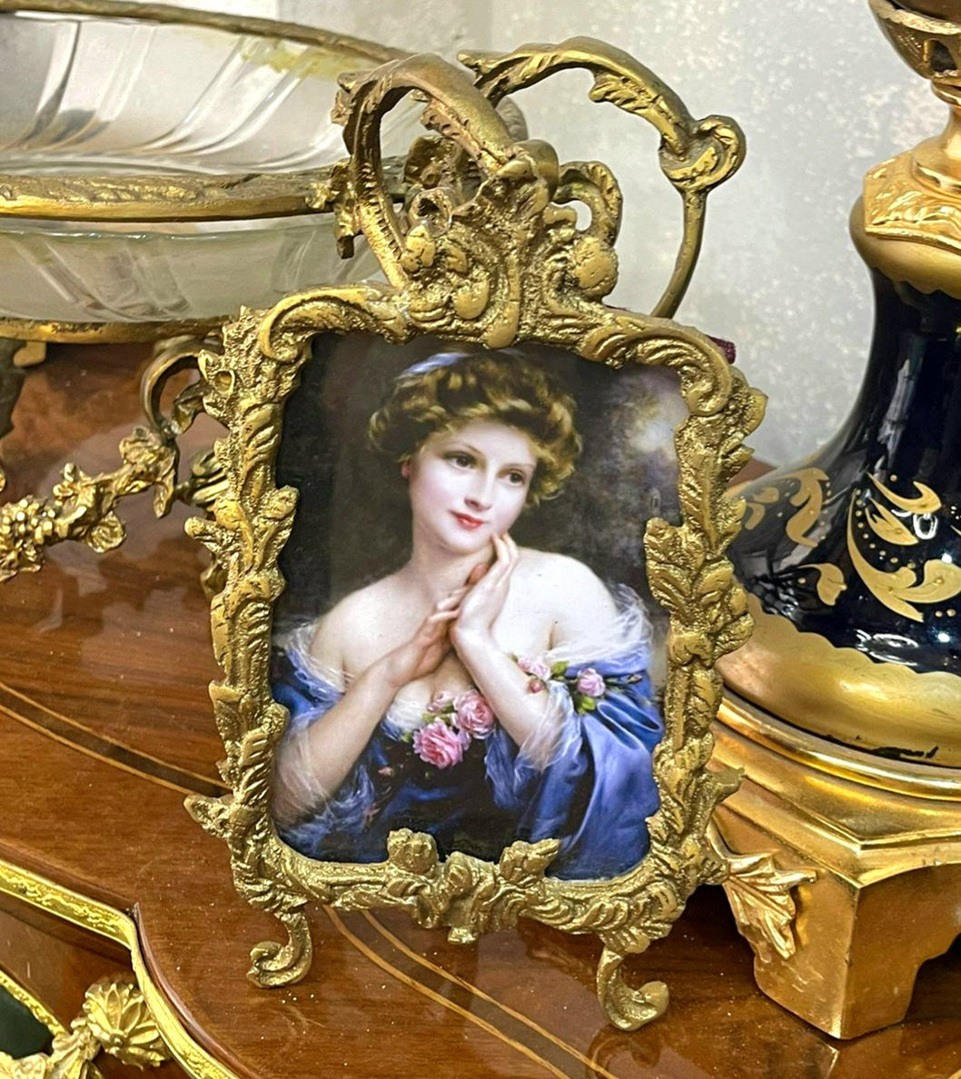 Ornate French-Style Tabletop Portrait – Gilded Gold Leaf Frame with Romantic Woman Portrait
