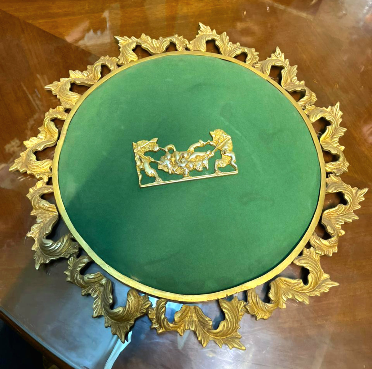 French-Style Decorative Wall Plaque – Green Velvet Medallion with Ornate Gold Leaf Frame