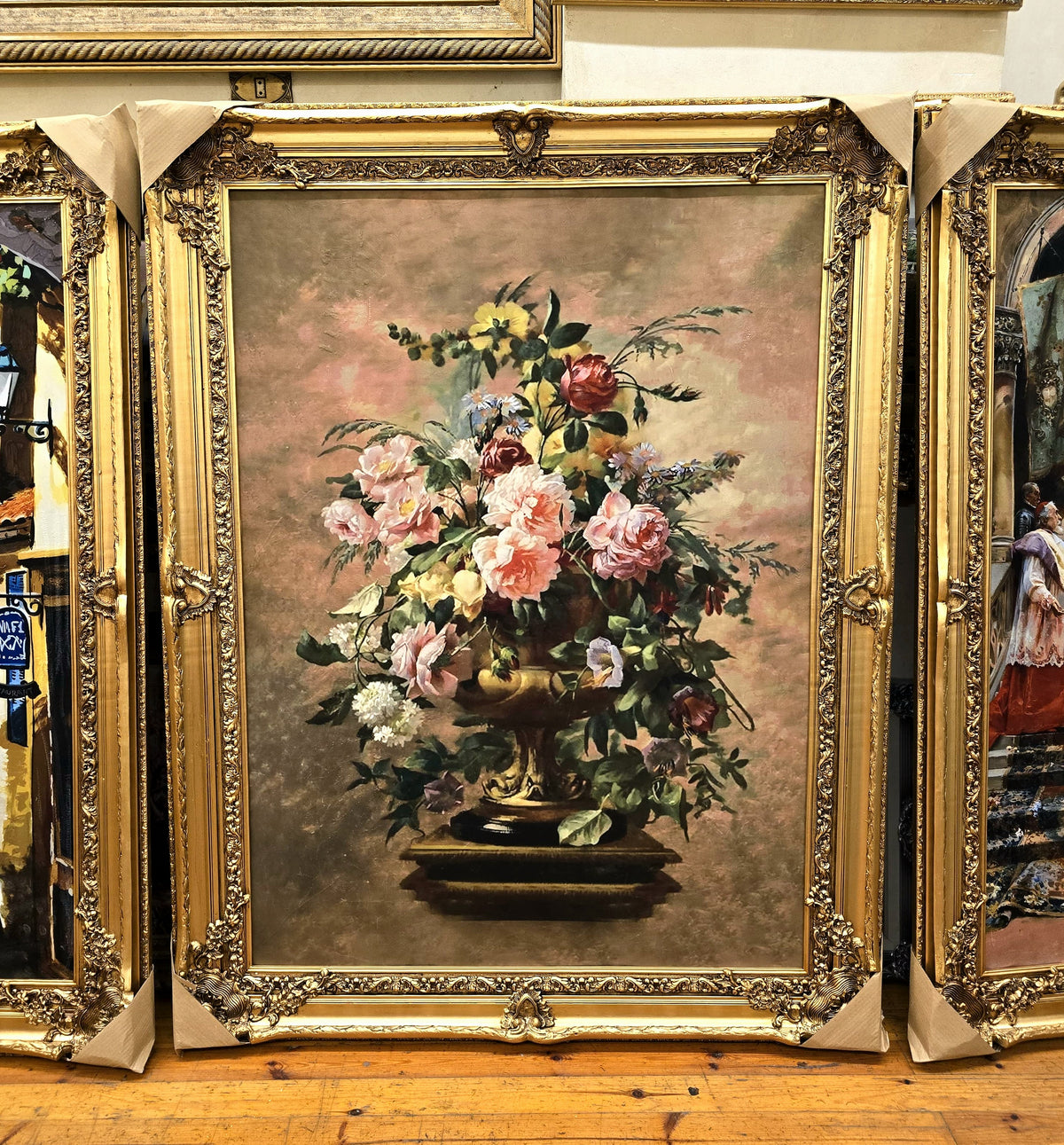 French-Style Floral Still Life Print – Romantic Rose Bouquet with Ornate Gold Leaf Frame