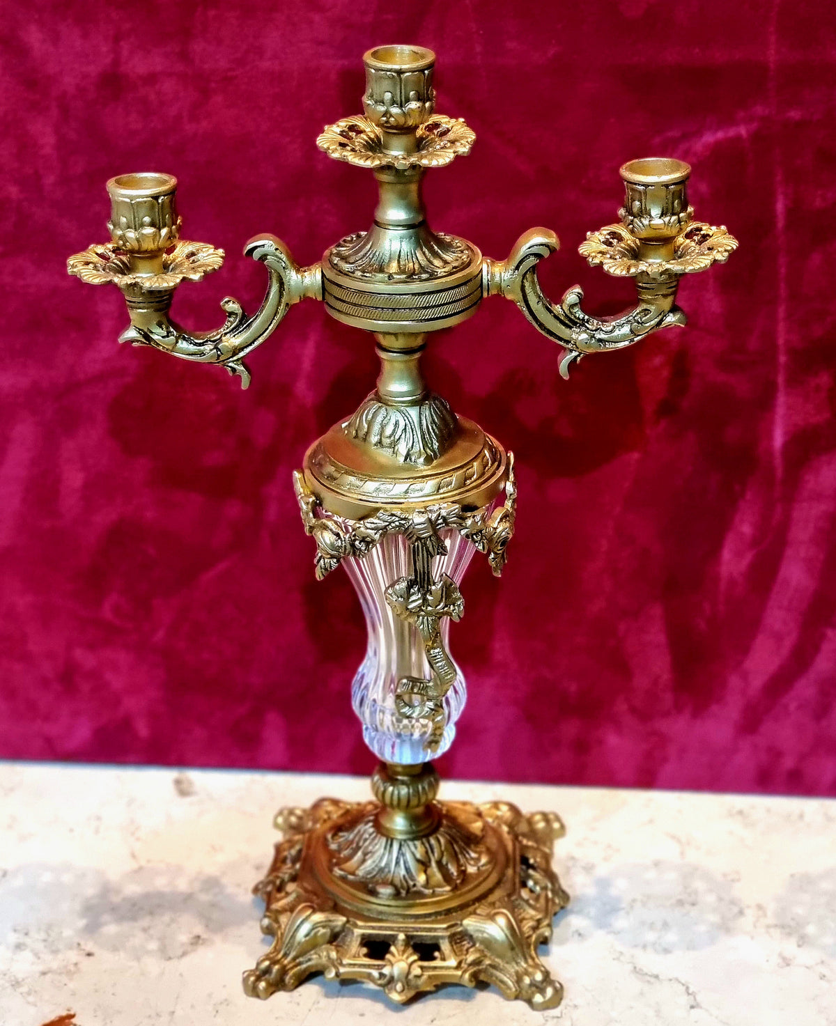 French-Style Gilded Bronze & Crystal Candelabra – Ornate Gold Leaf Three-Light Decorative Accent