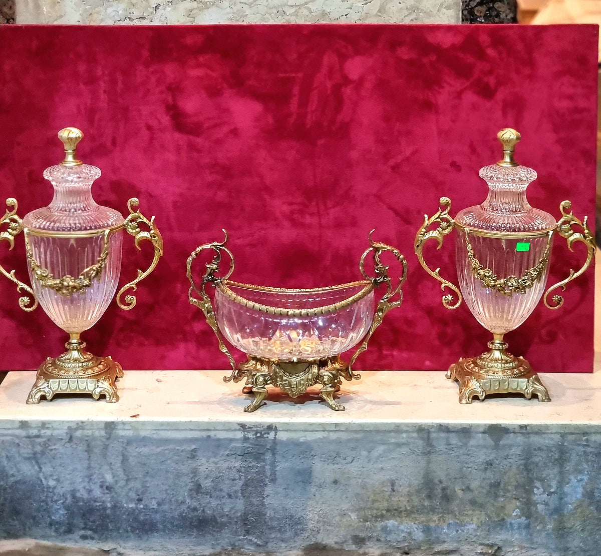 French-Style Crystal & Gold Leaf Decorative Set – Two Ornate Vases with Gilded Centerpiece