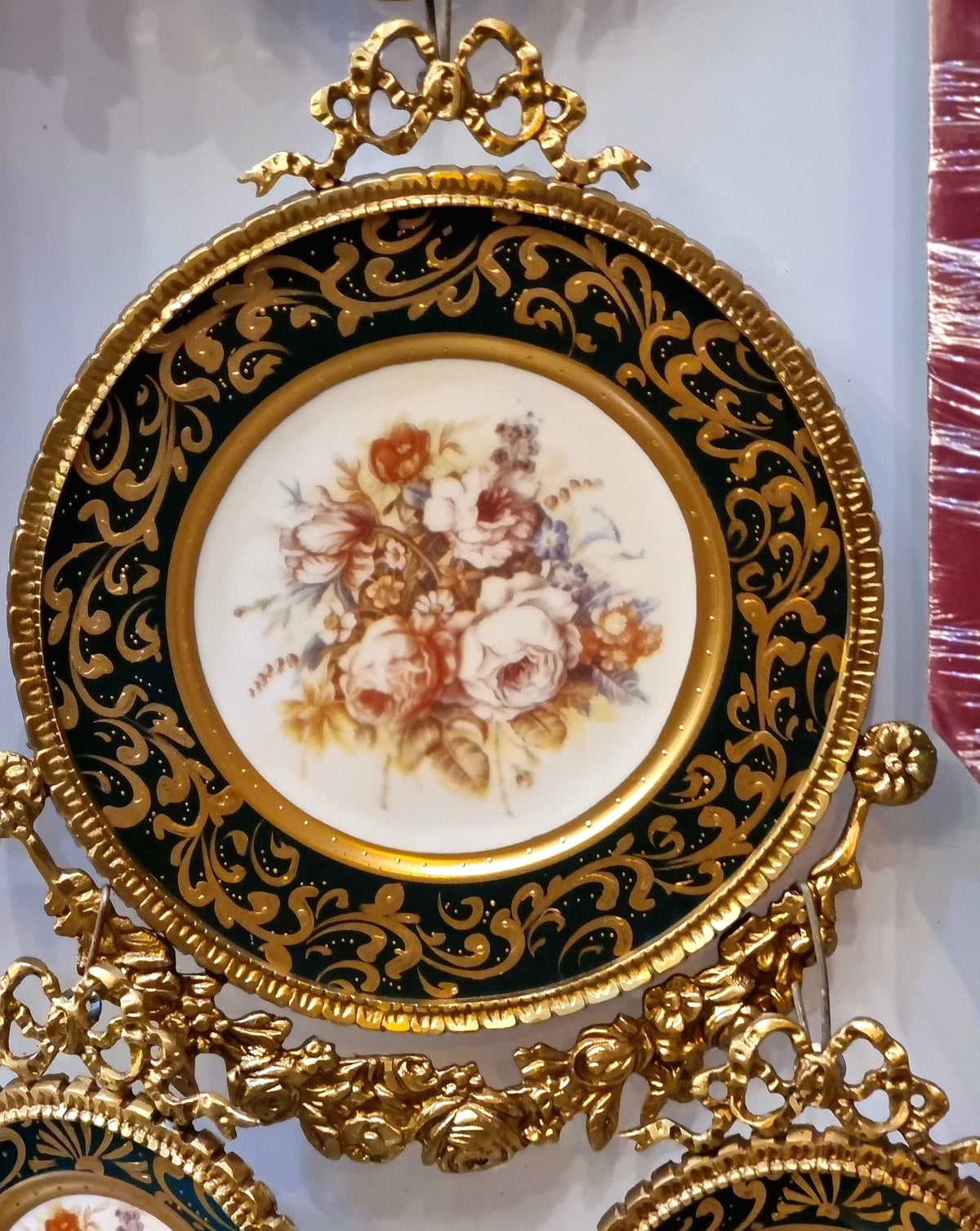 French-Style Porcelain Wall Plate Set – 3-Piece Floral Collection with Gold Leaf Details