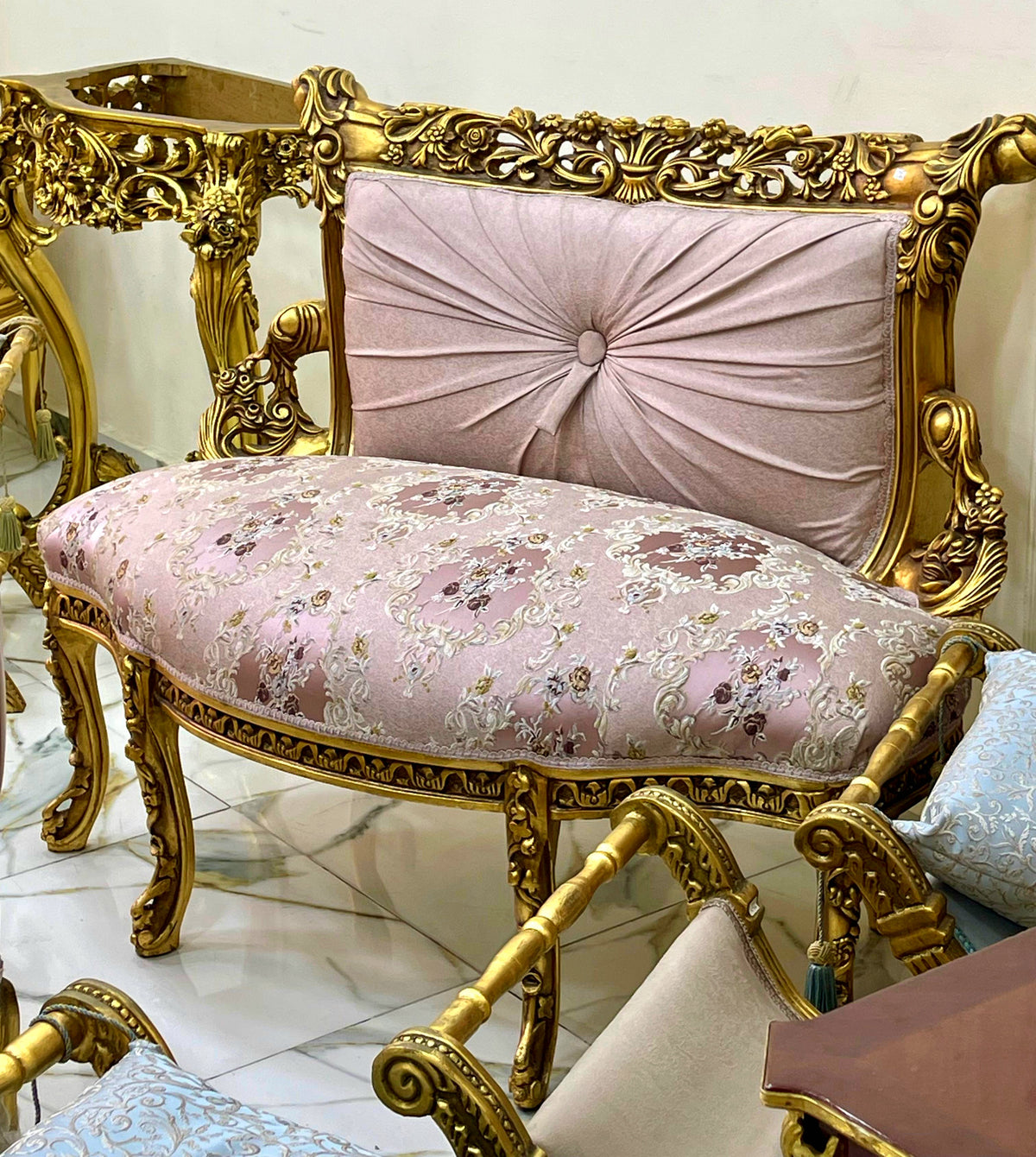 Gilded French Settee – Soft Pink Damask Upholstery with Elaborate Carved Frame