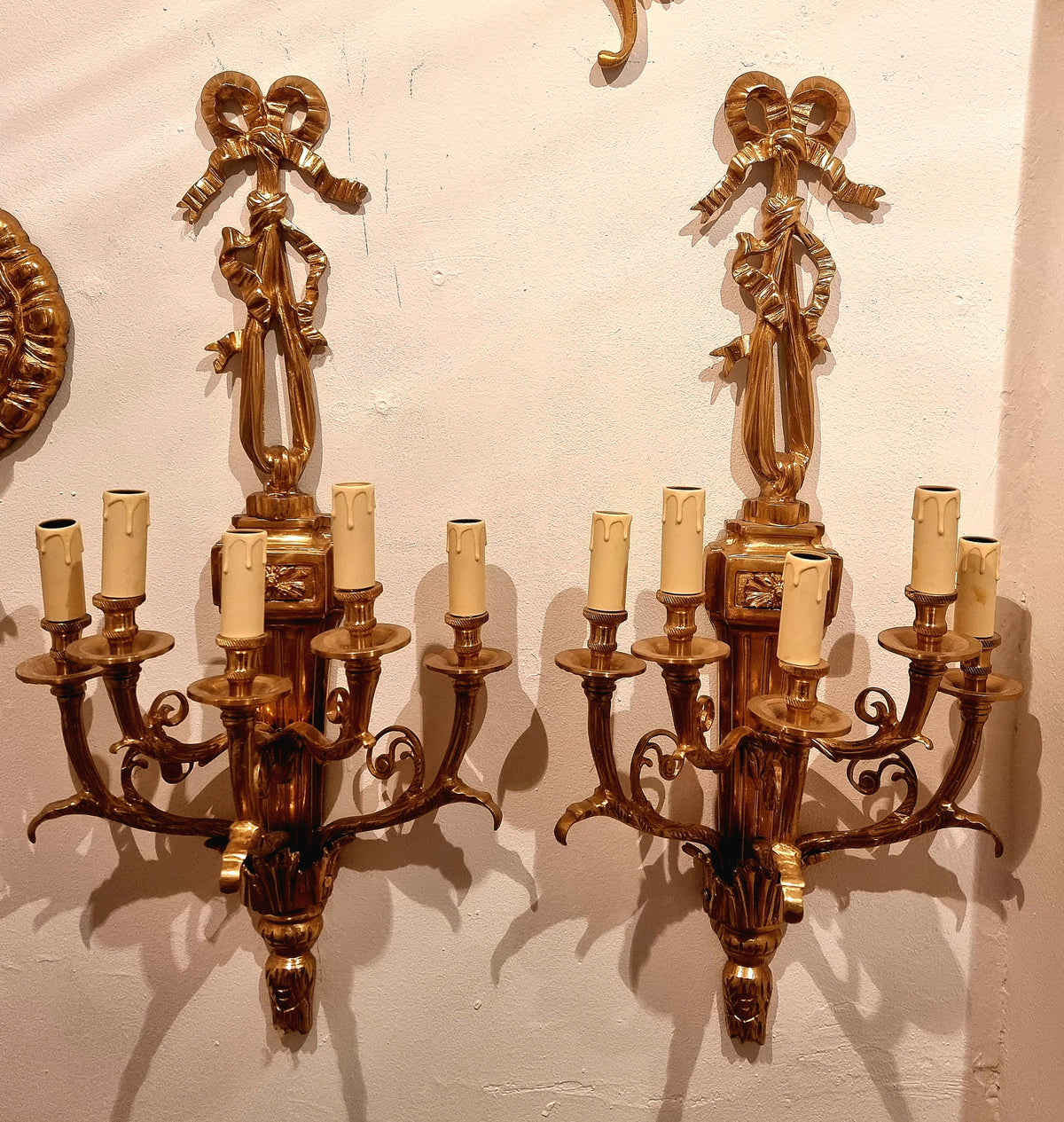 French Louis XV Style Set of 2 Gilded Bronze Wall Sconces with Five-Light Candelabra Arms and Ornate Bow Details