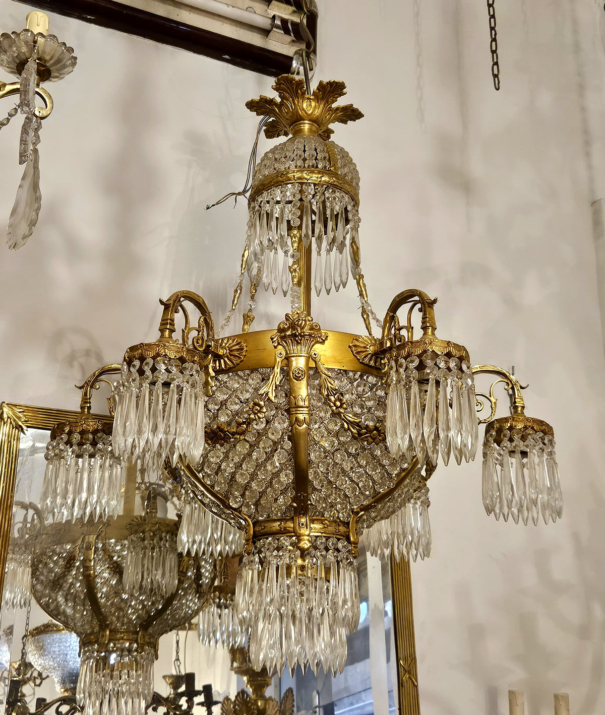 French-Style Crystal Chandelier – Gilded Bronze Frame with Cascading Crystal Drops & Gold Leaf Details