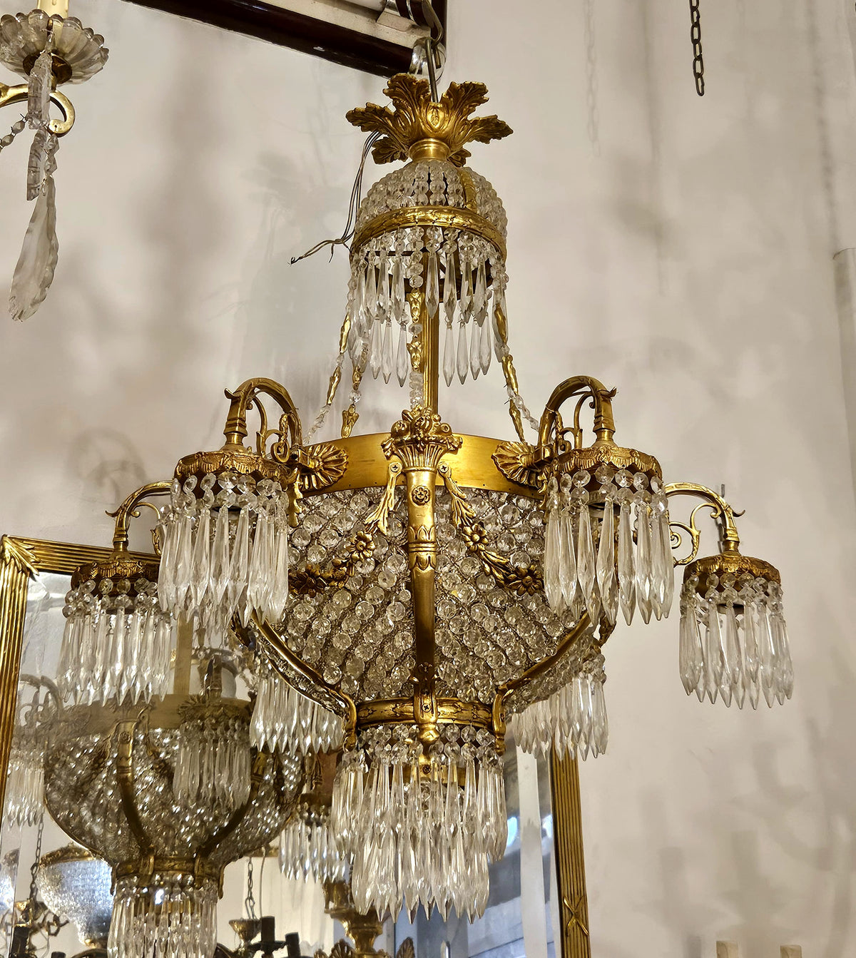 French-Style Crystal Chandelier – Gilded Bronze Frame with Cascading Crystal Drops & Gold Leaf Details