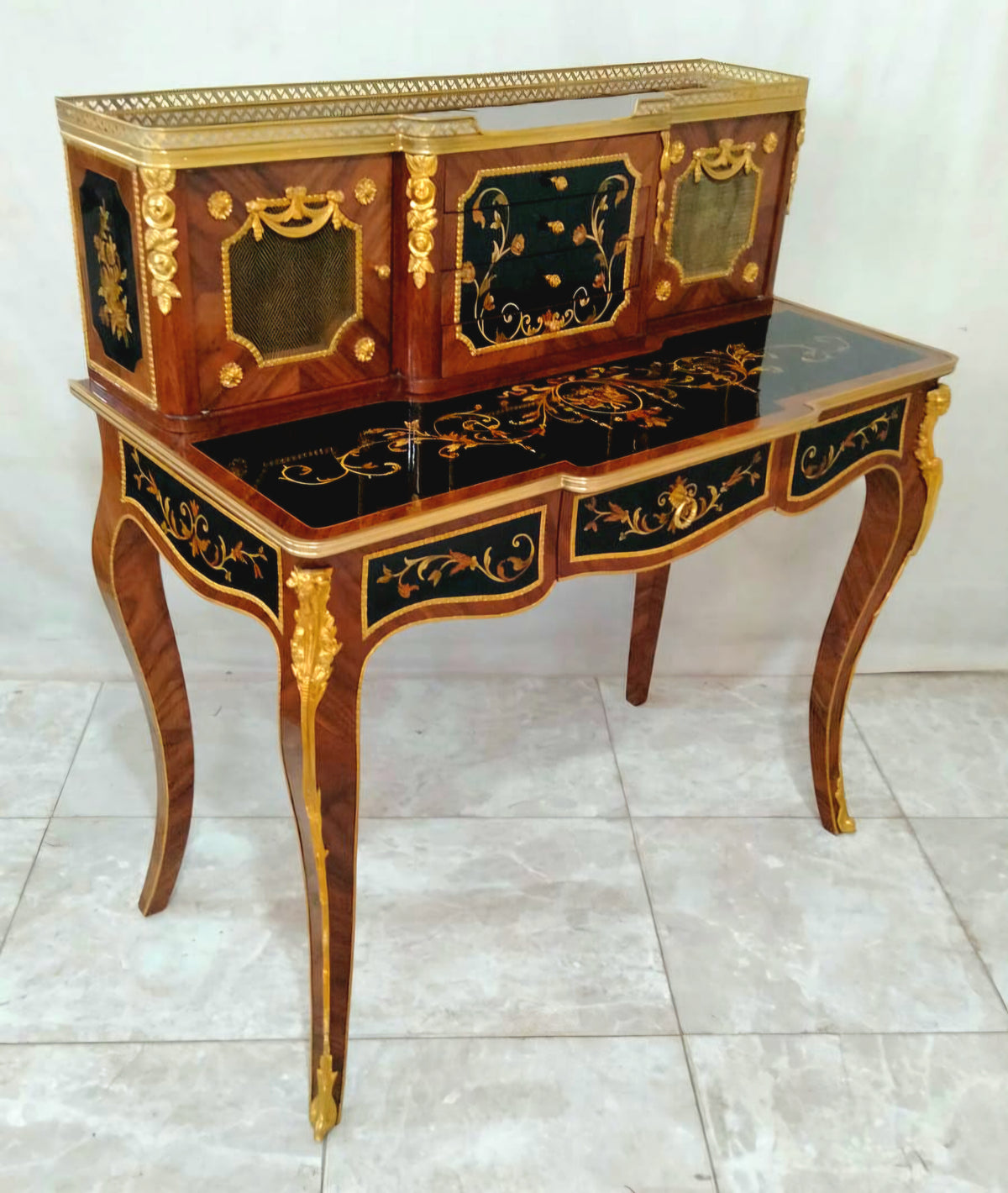 French Louis XV Style Writing Desk – Rich Wood Finish with Gold Leaf, Bronze Details & Multiple Storage Compartments