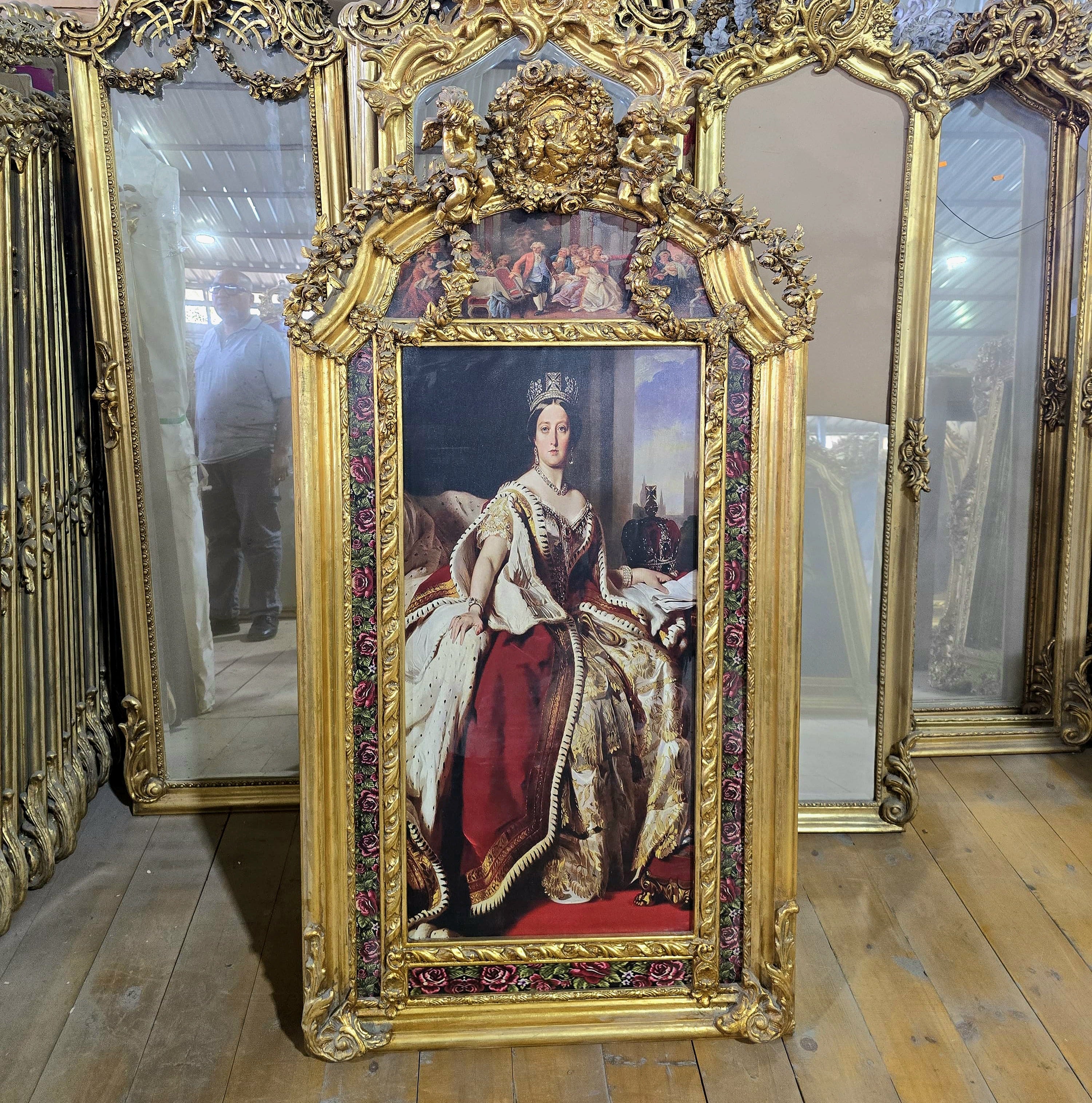 French Baroque Style Gold Leaf Portrait Frame – Ornate Giltwood Wall Art with Cherubs, Floral Garlands & Royal Portrait