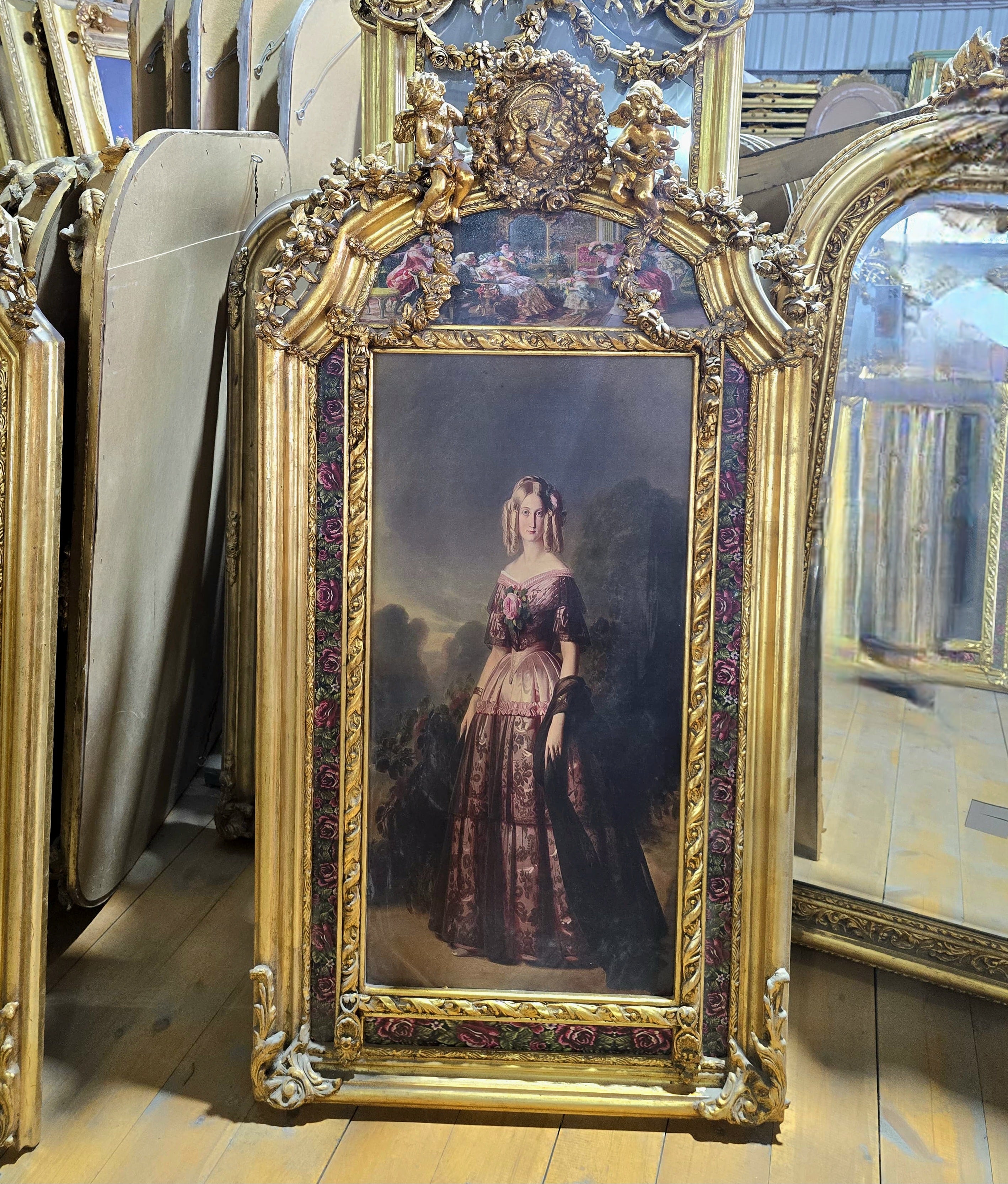 French Baroque Style Gold Leaf Portrait Frame – Ornate Giltwood Wall Art with Cherubs & Floral Details