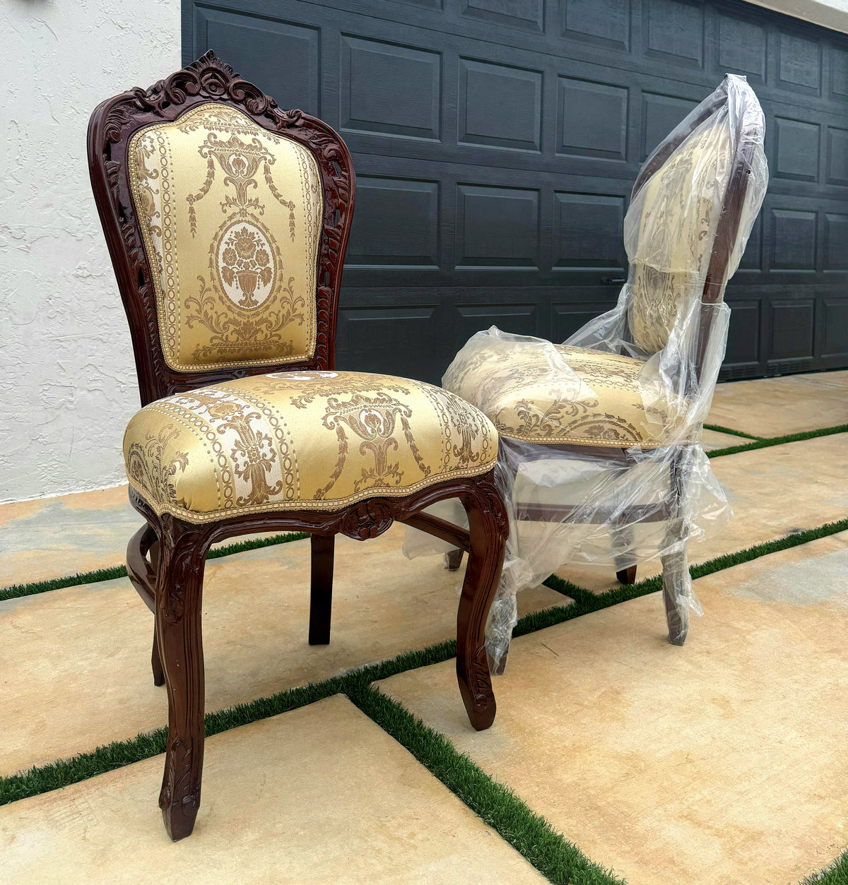 Classic French Louis XV Style Dining Chair – Carved Dark Wood Frame with Ivory & Gold Damask Upholstery