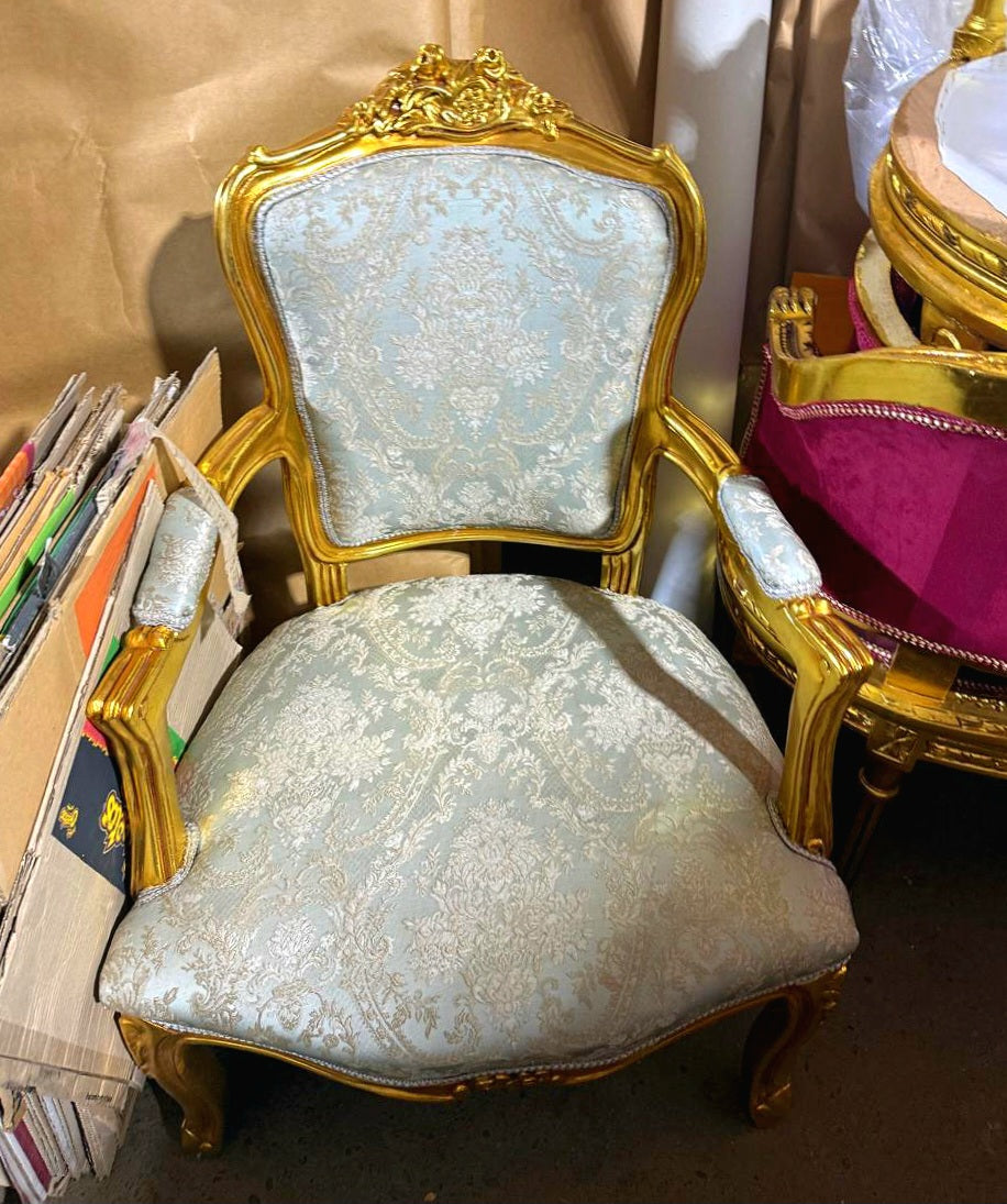 French-Style Armchair – Light Blue Damask Upholstery with Ornate Gold Leaf Frame