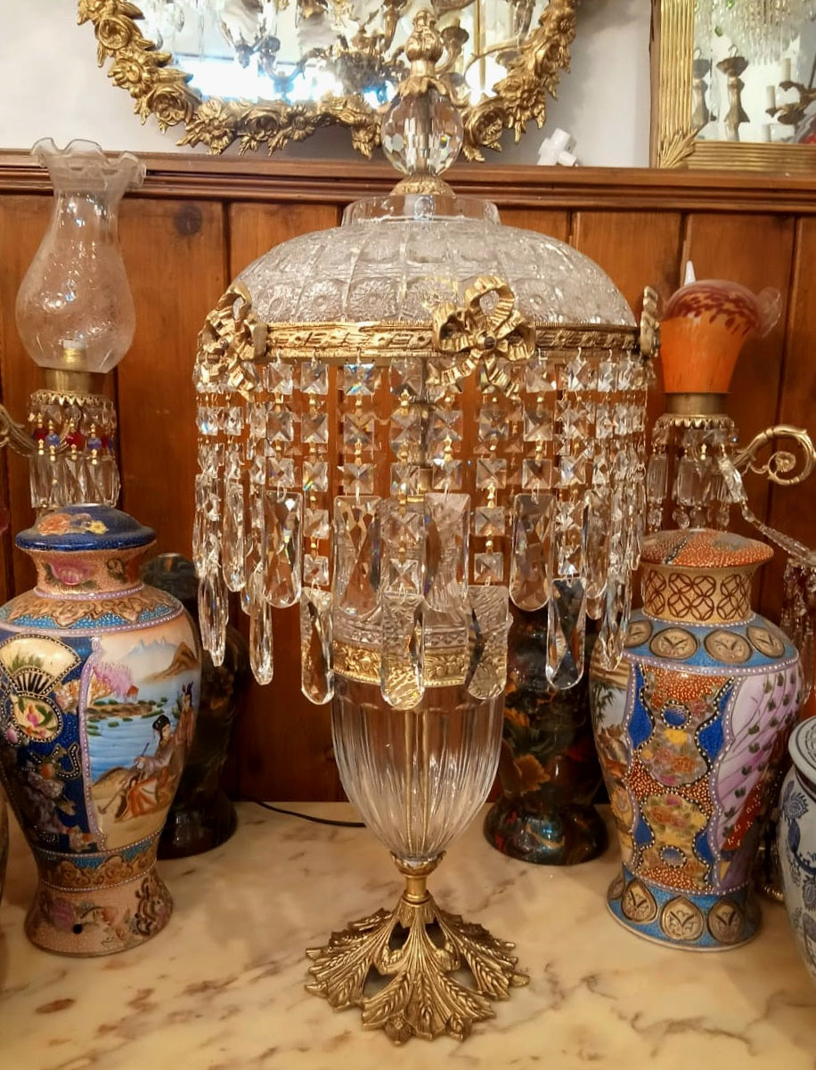 Elegant French Crystal Table Lamp – Gilded Bronze Base with Cascading Crystal Pendants