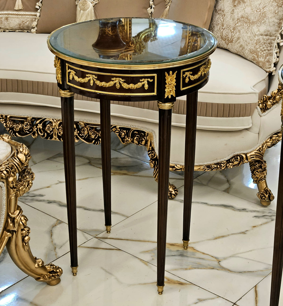 Golden Halo – Round Glass-Top Accent Table with Hand-Gilded Details & Sculpted Wood Frame