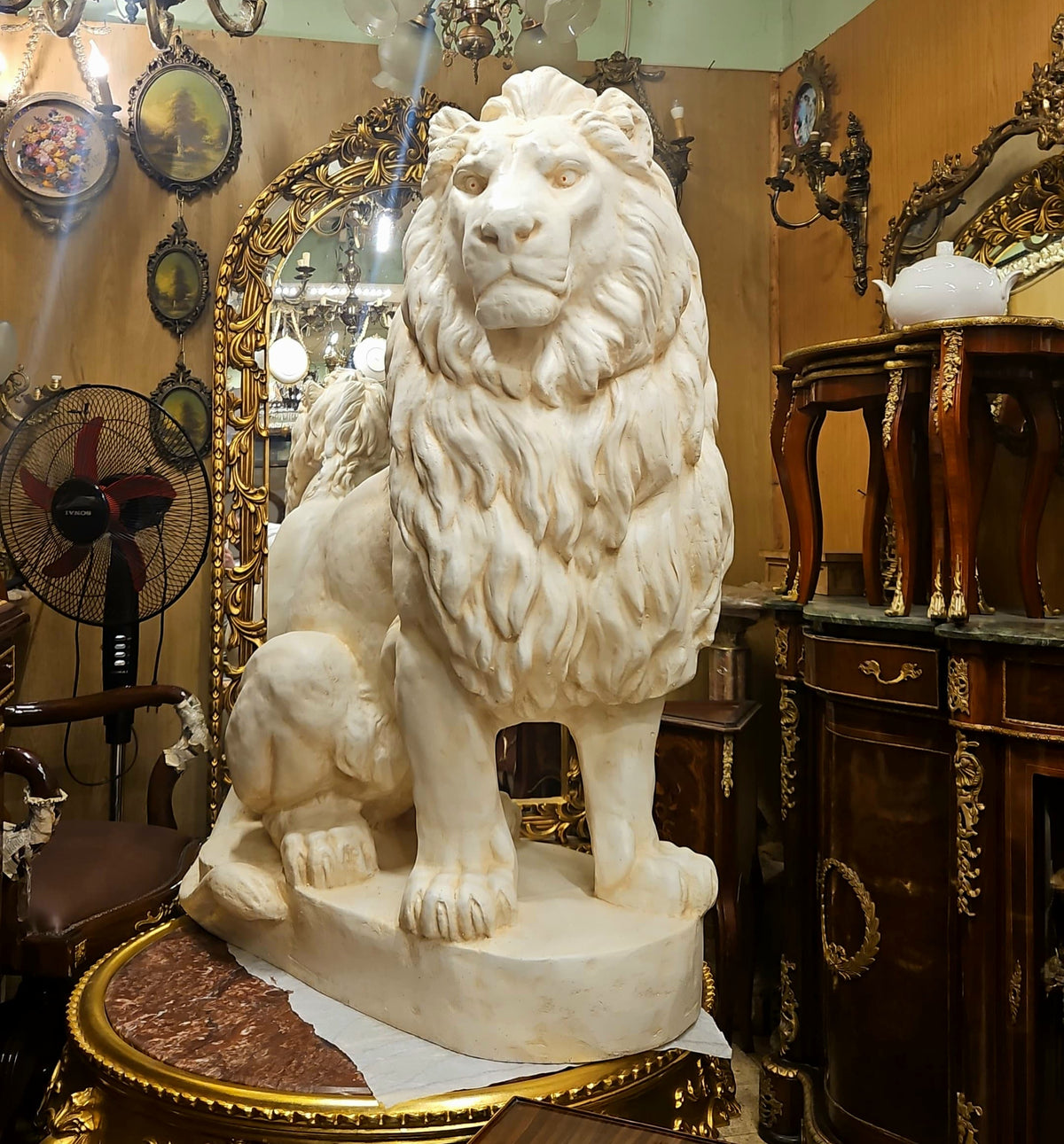 The Marble King – Hand-Carved Lion Sculpture in Natural Marble, Majestic Statement Statue