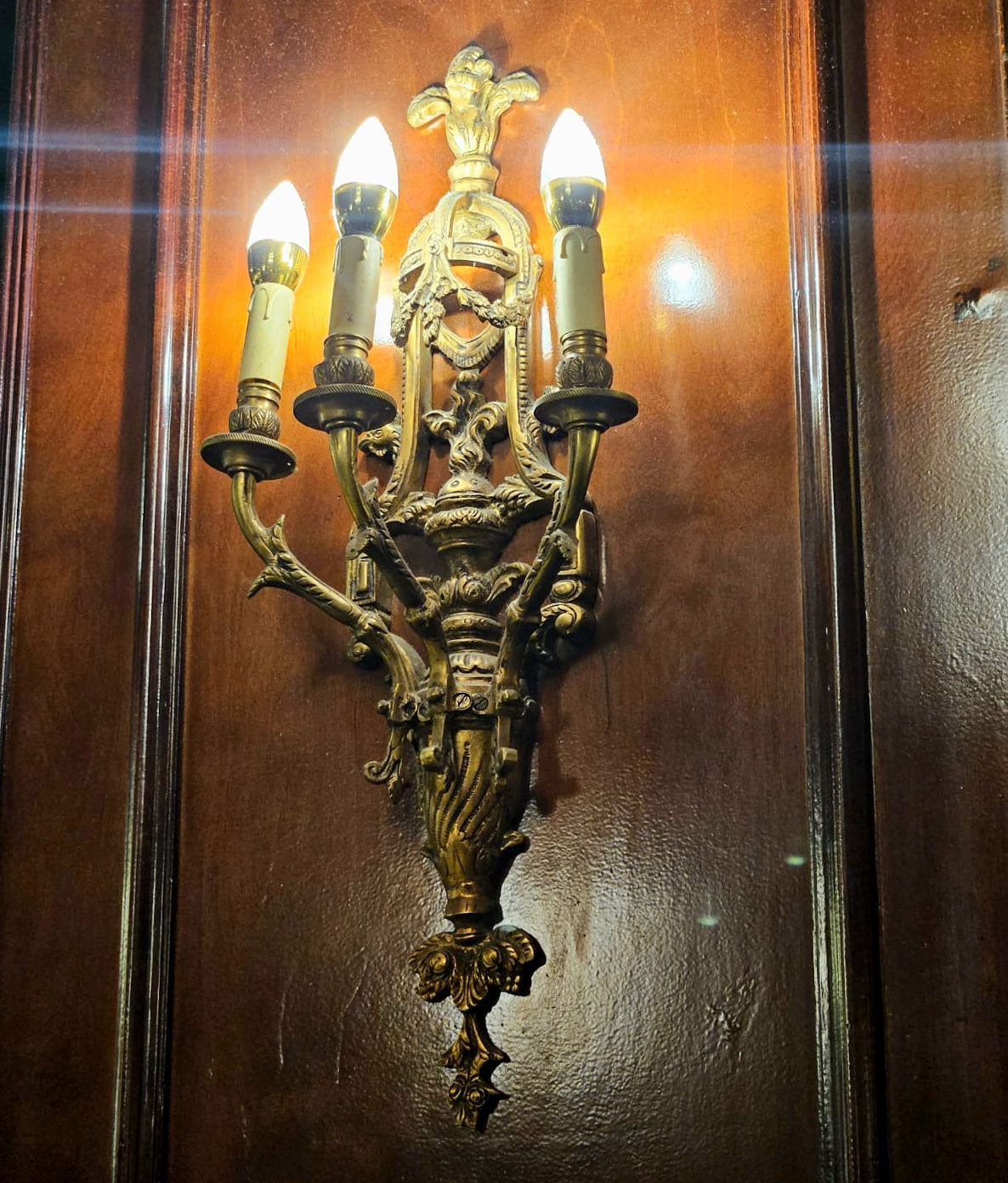 The Gilded Flourish – French Louis XV Wall Sconce with Five Candle Lights & Luxurious Bronze Scrollwork