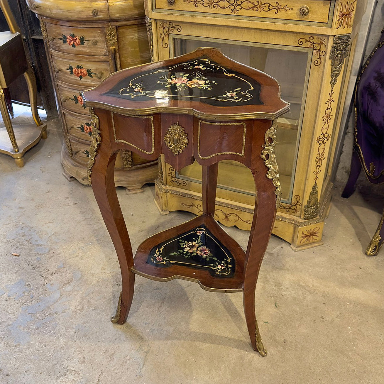 French Baroque Marquetry Side Table – Heart-Shaped Design with Gold Details