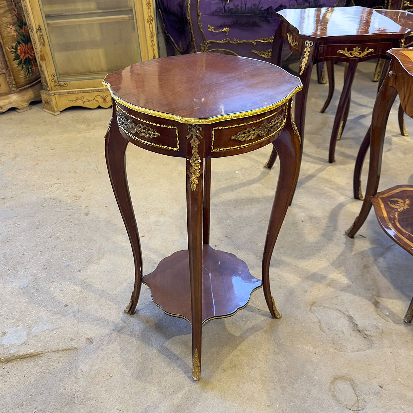 Baroque Style Side Table – Classic Decorative Accent Furniture