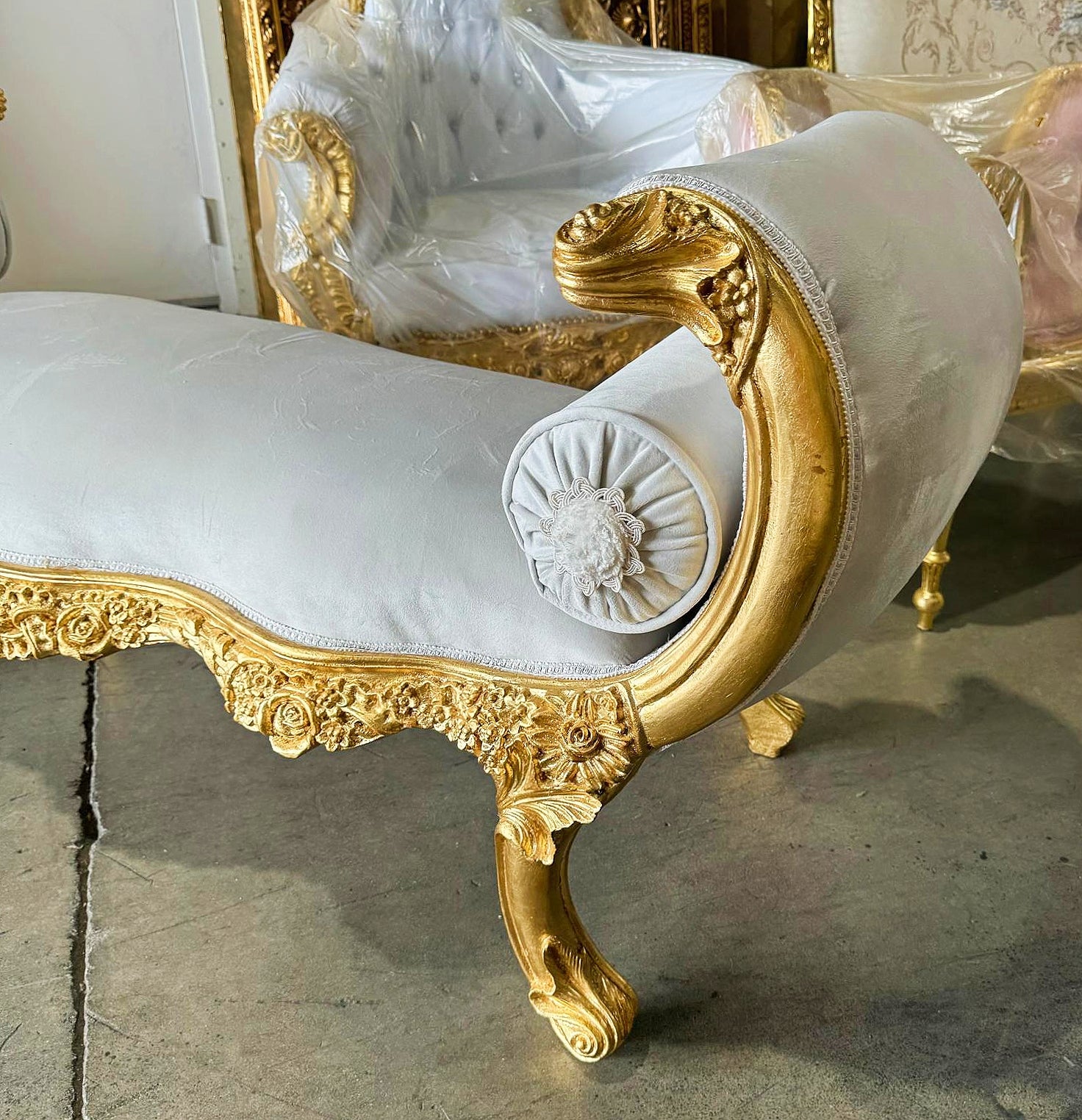 Baroque Style Light Gray Velvet Bench Interior Deisgn Furniture