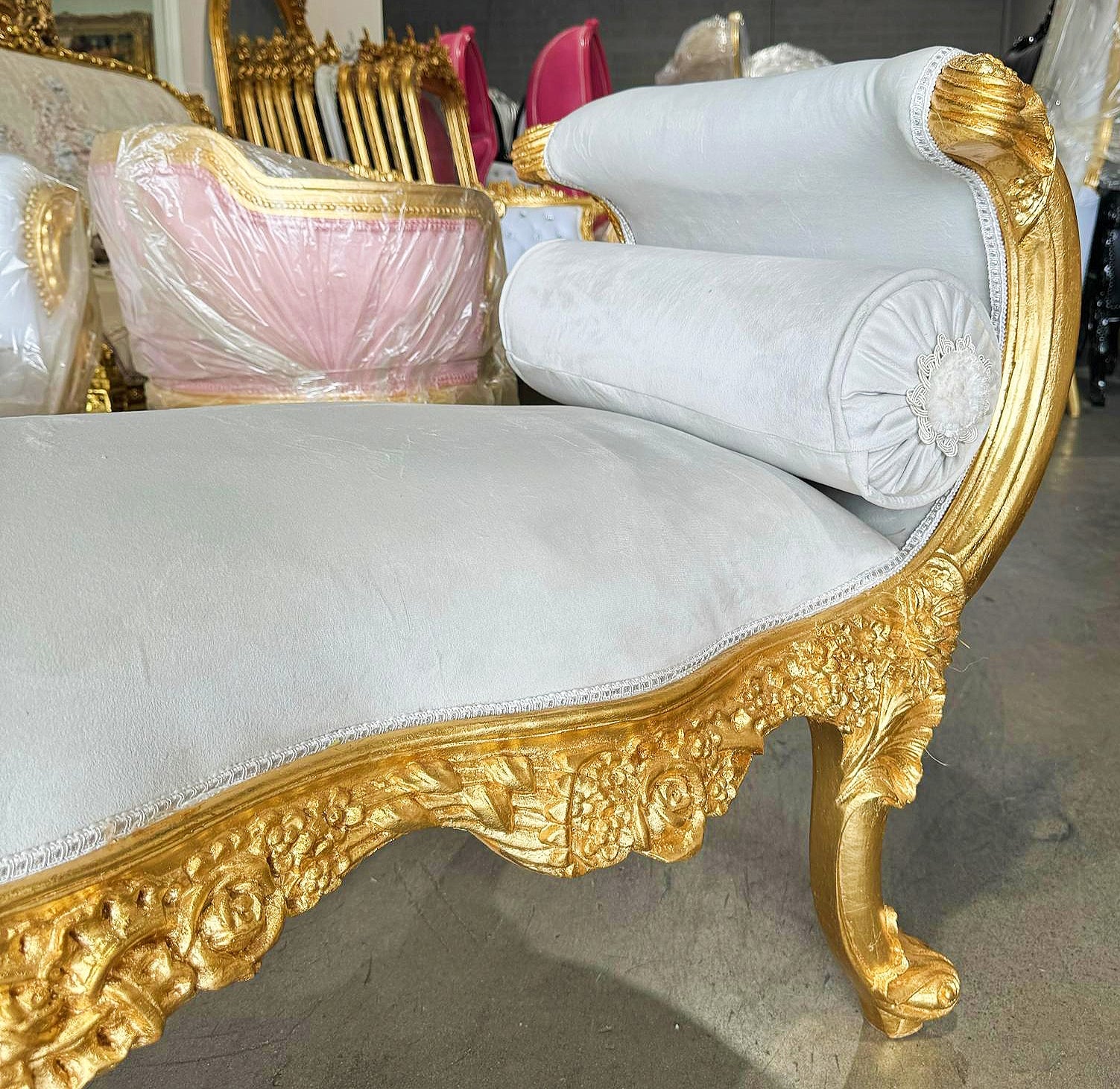 Baroque Style Light Gray Velvet Bench Interior Deisgn Furniture