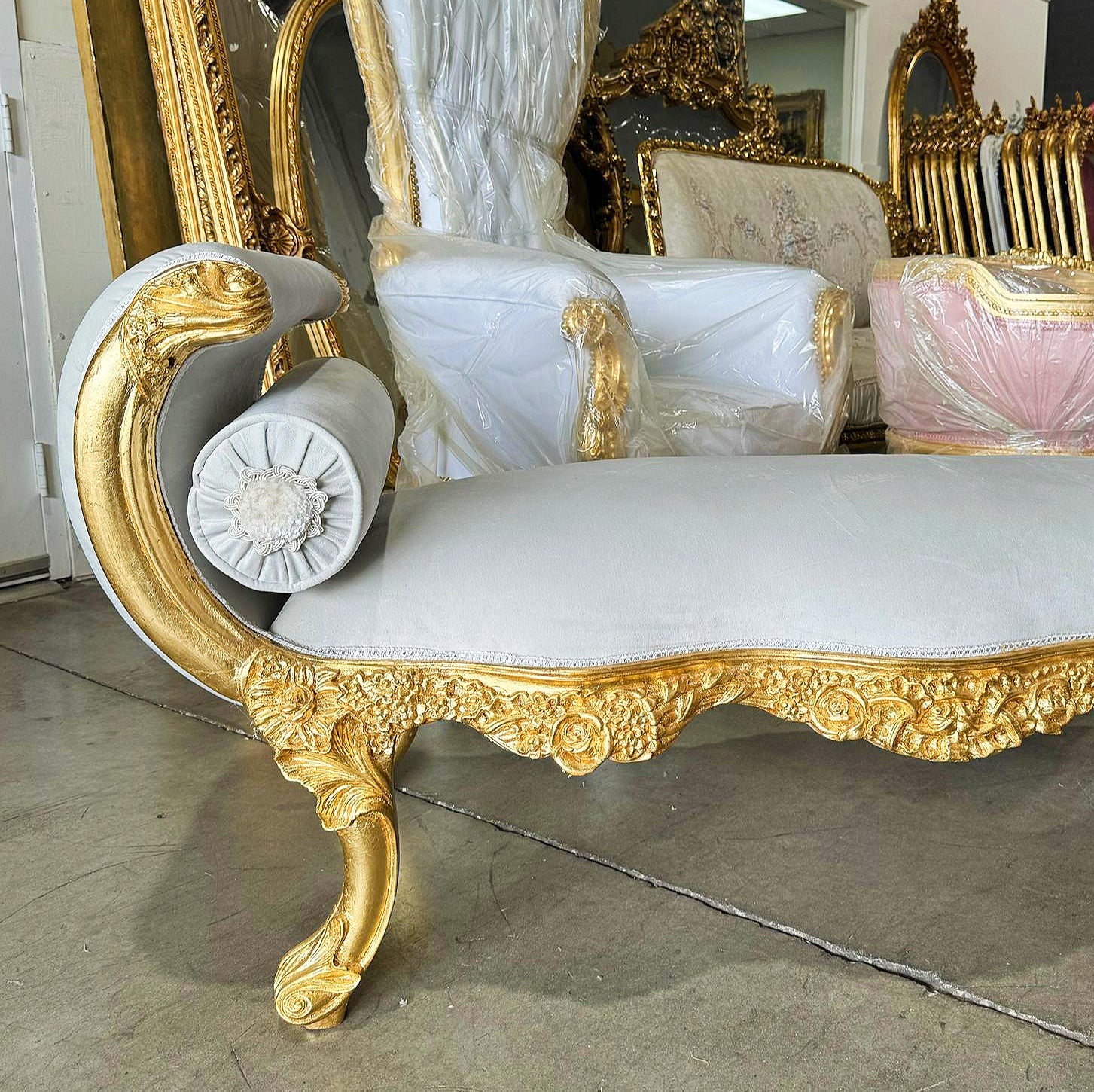 Baroque Style Light Gray Velvet Bench Interior Deisgn Furniture