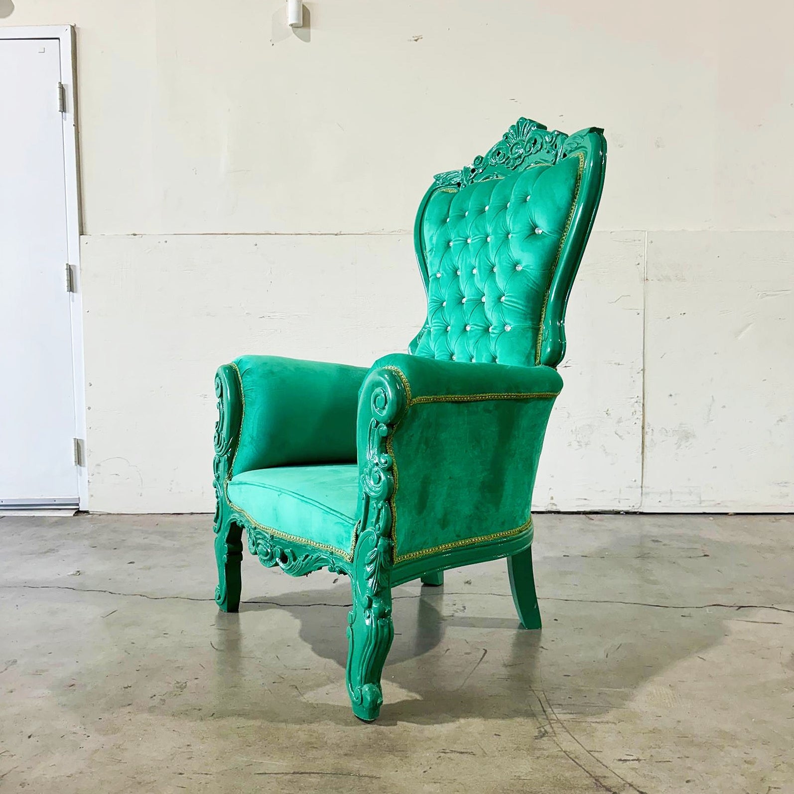 French Style Green Velvet Throne Chair Midsize Tufted Chair