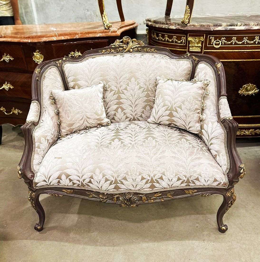 French Baroque Style Golden White Sofa With 2 Pillows